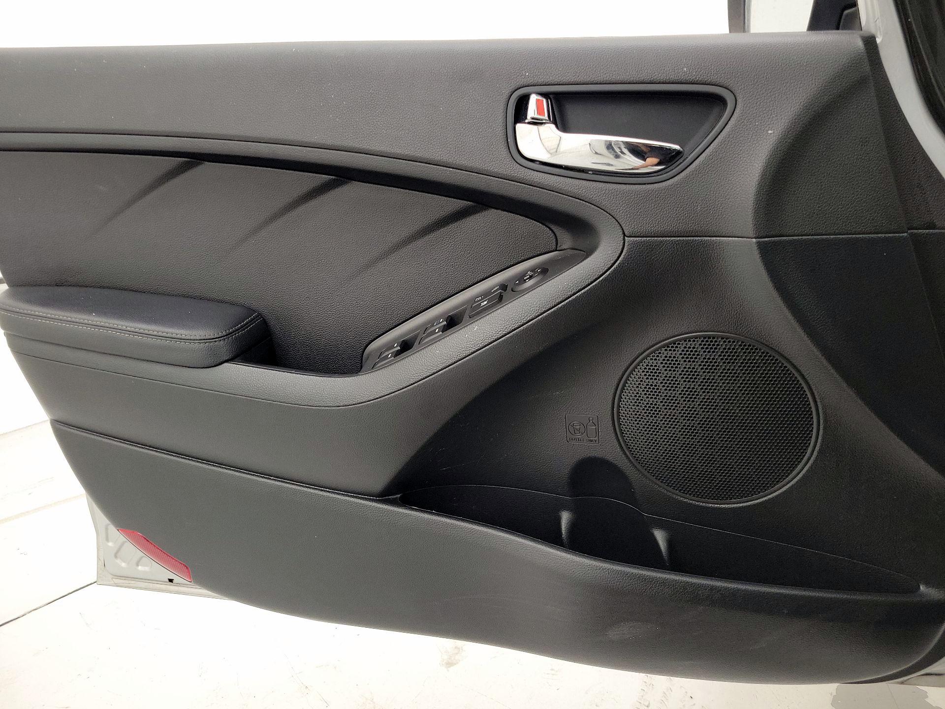 Thumbnail: 2016 Kia Forte - 12