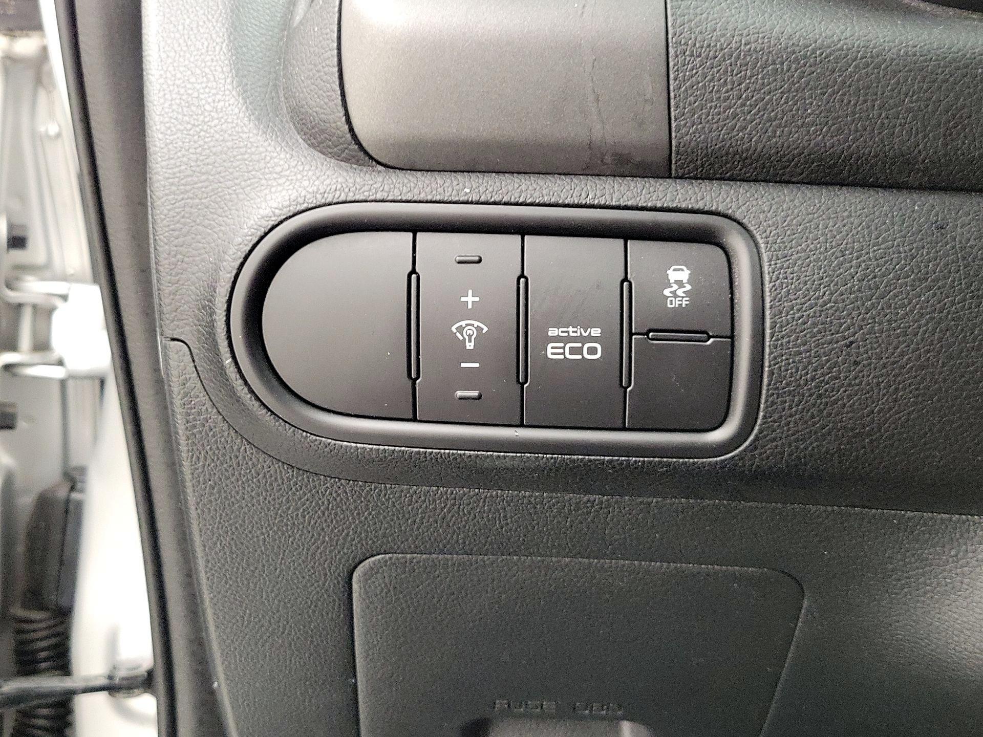 Thumbnail: 2016 Kia Forte - 13