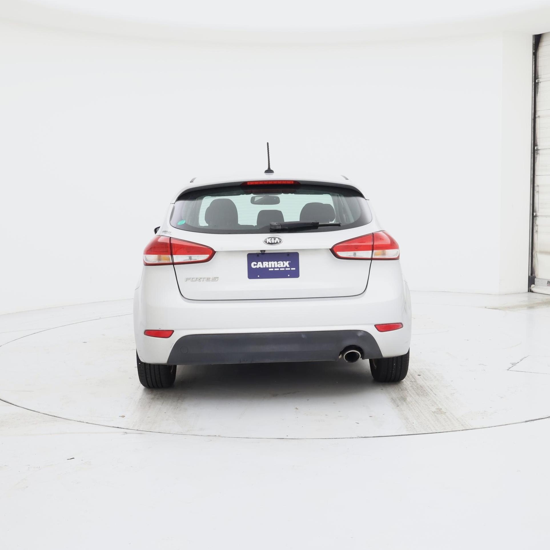 Thumbnail: 2016 Kia Forte - 6