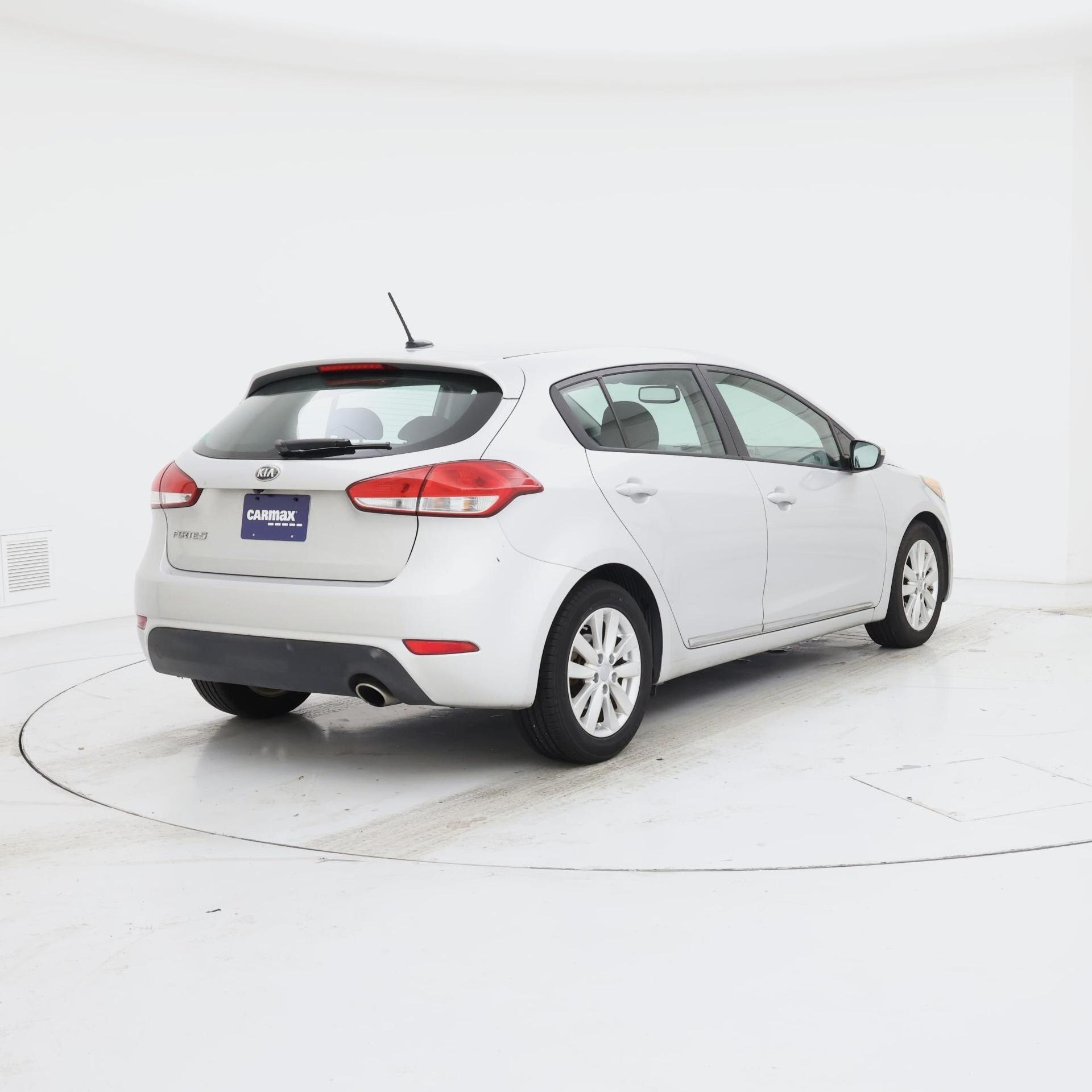 Thumbnail: 2016 Kia Forte - 8