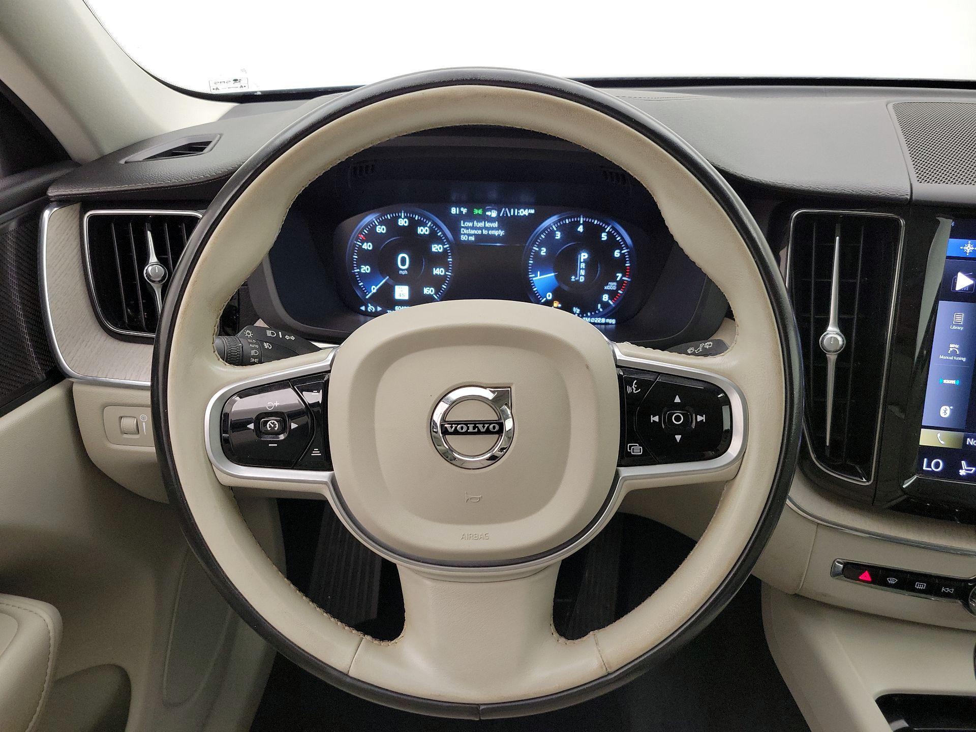 Thumbnail: 2021 Volvo XC60 - 10