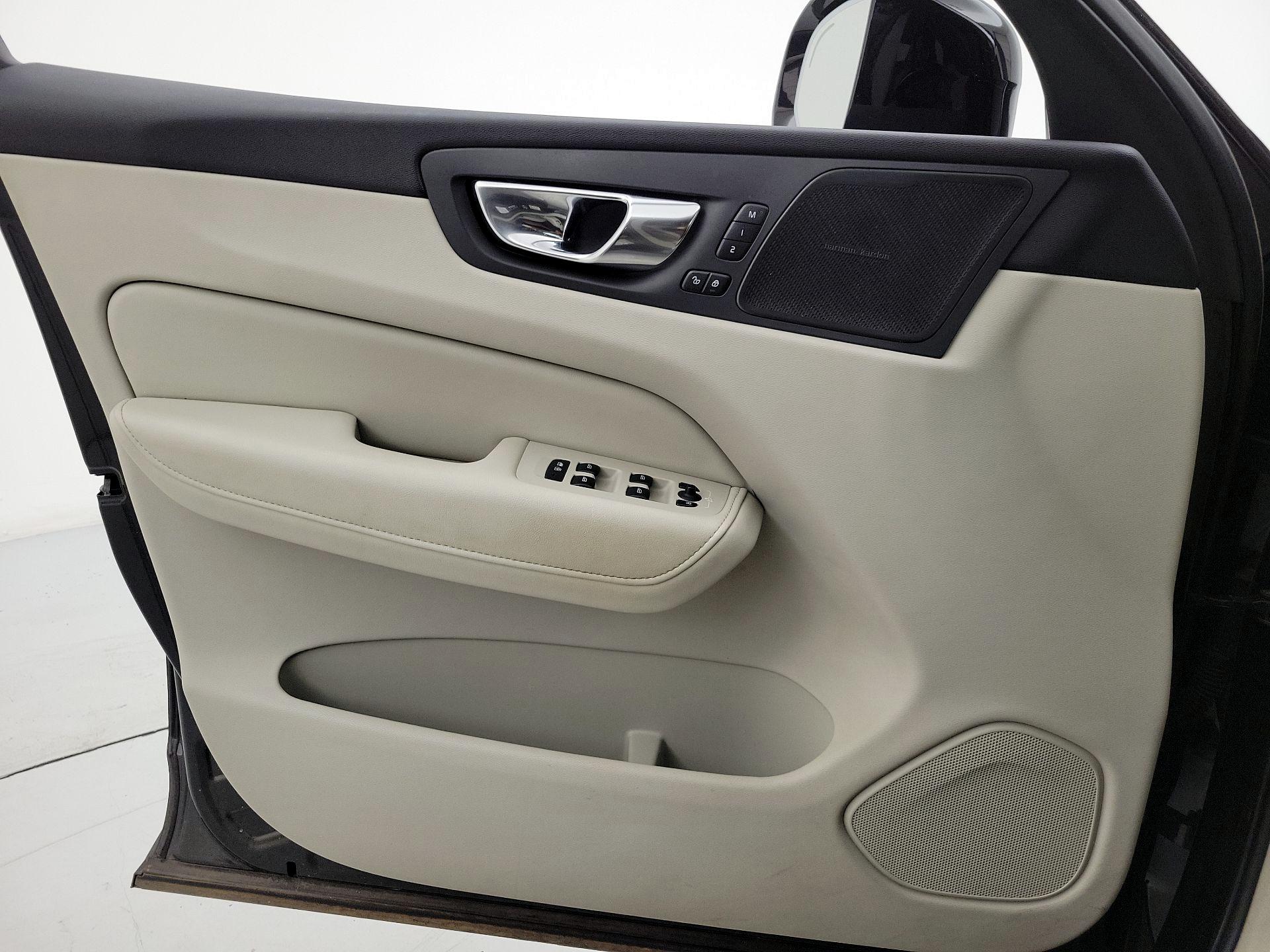 Thumbnail: 2021 Volvo XC60 - 12