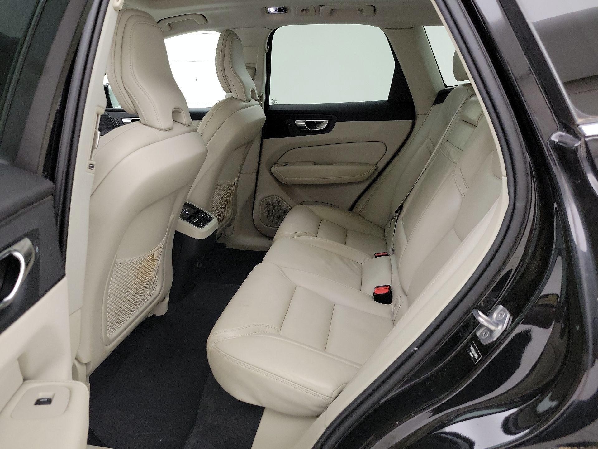 Thumbnail: 2021 Volvo XC60 - 18