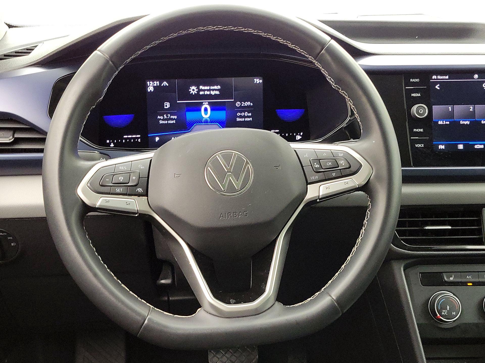 Thumbnail: 2022 Volkswagen Taos - 10