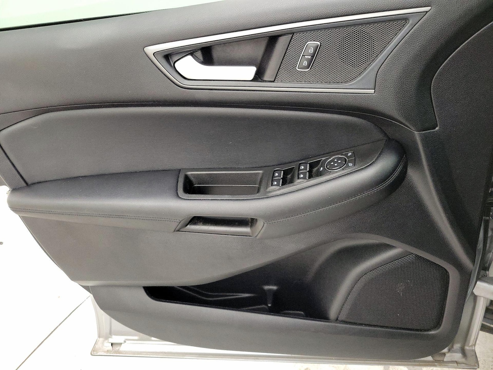 2022 Ford Edge SE - Photo 13