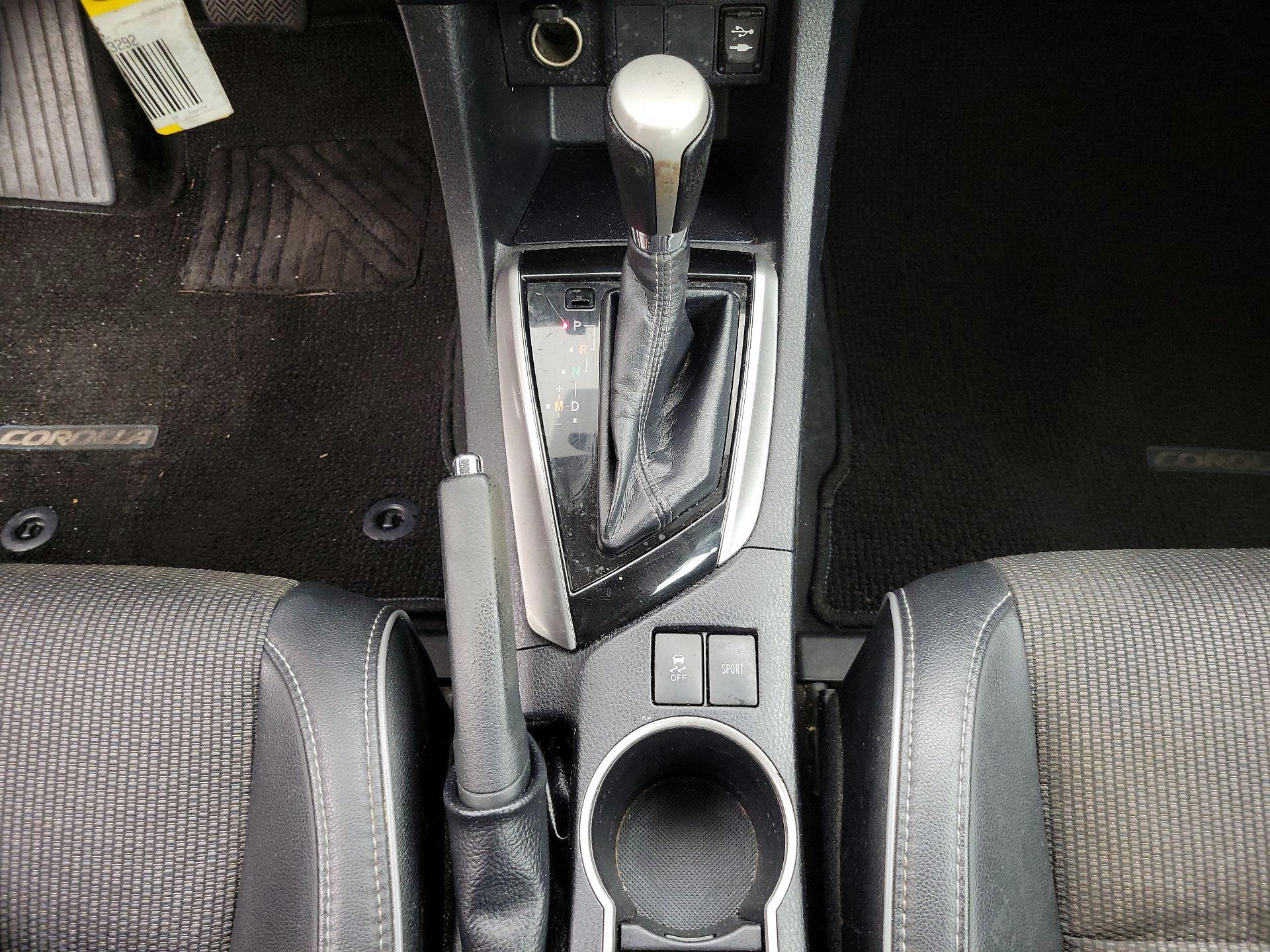 Thumbnail: 2015 Toyota Corolla - 17