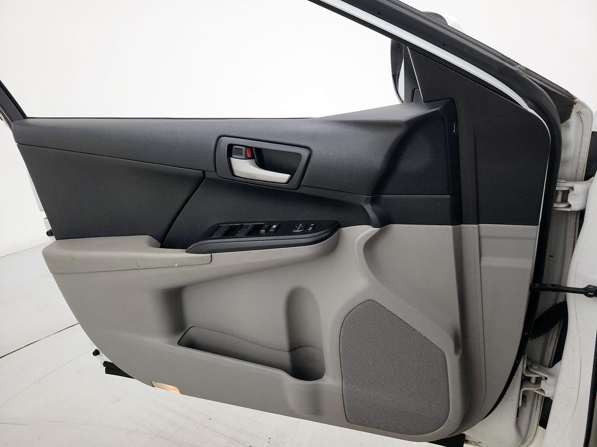Thumbnail: 2014 Toyota Camry - 12
