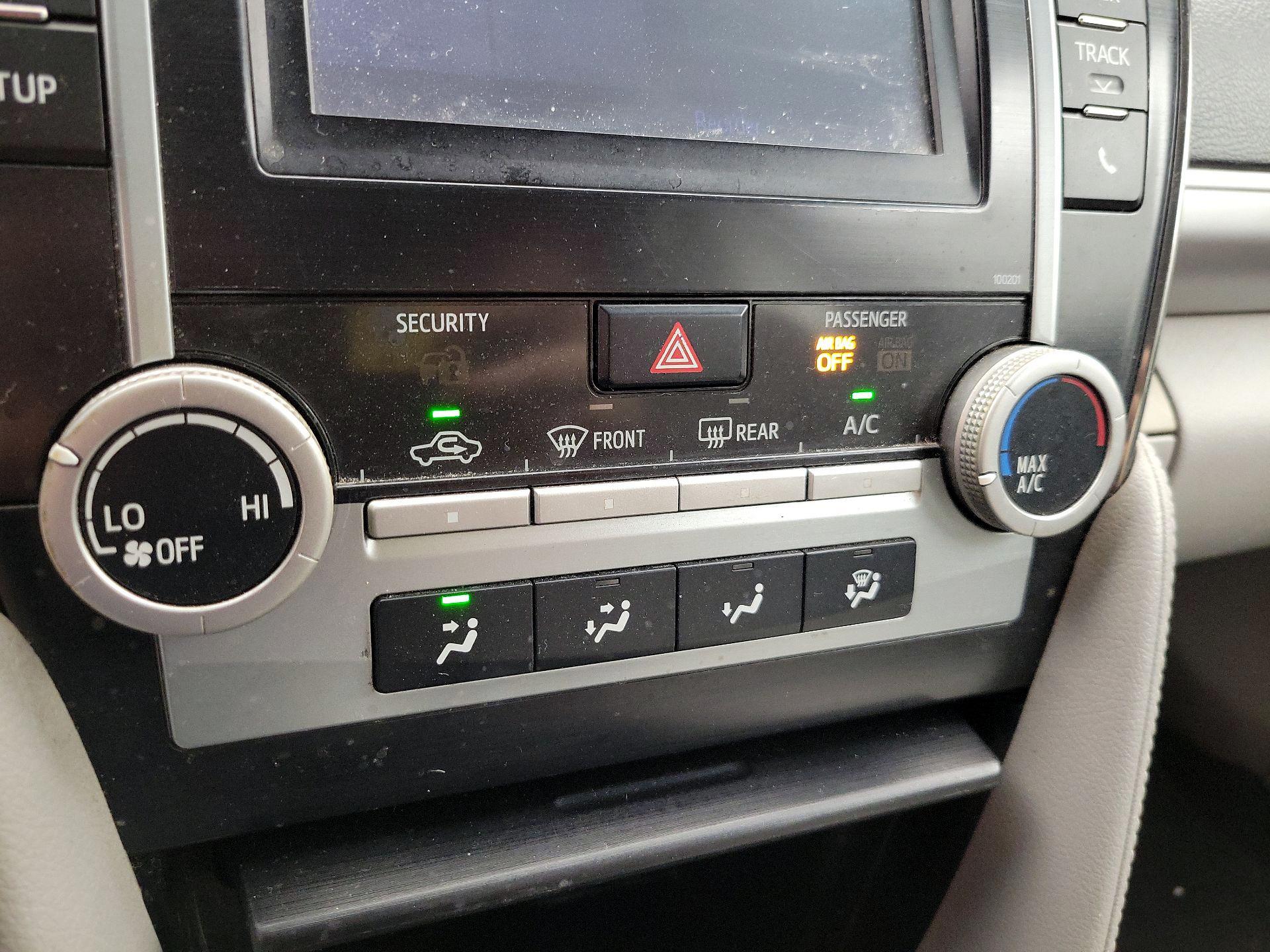 Thumbnail: 2014 Toyota Camry - 16