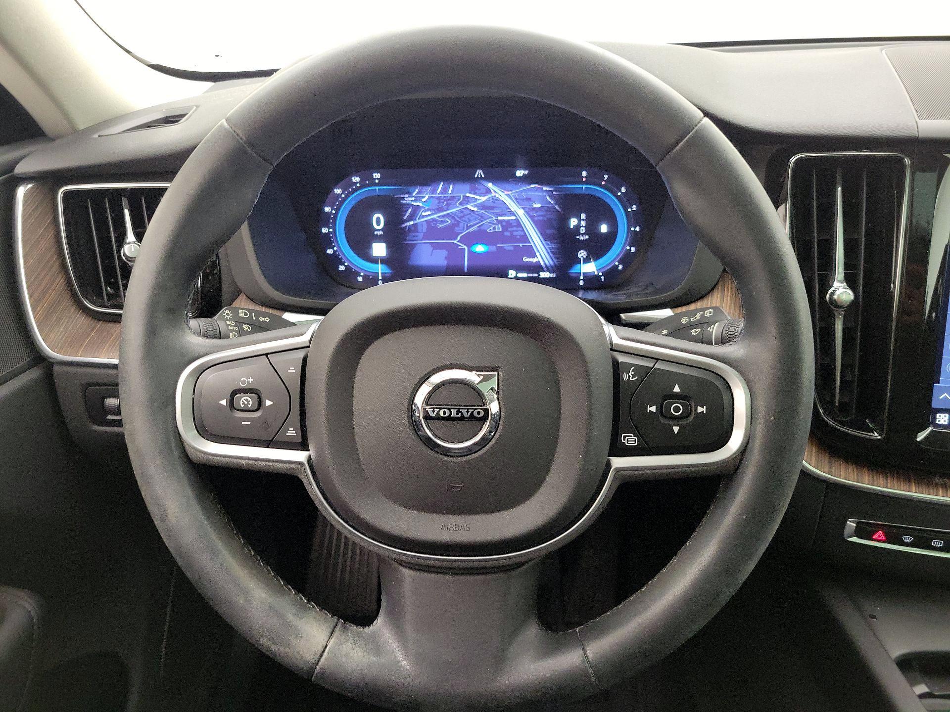 Thumbnail: 2022 Volvo XC60 - 10