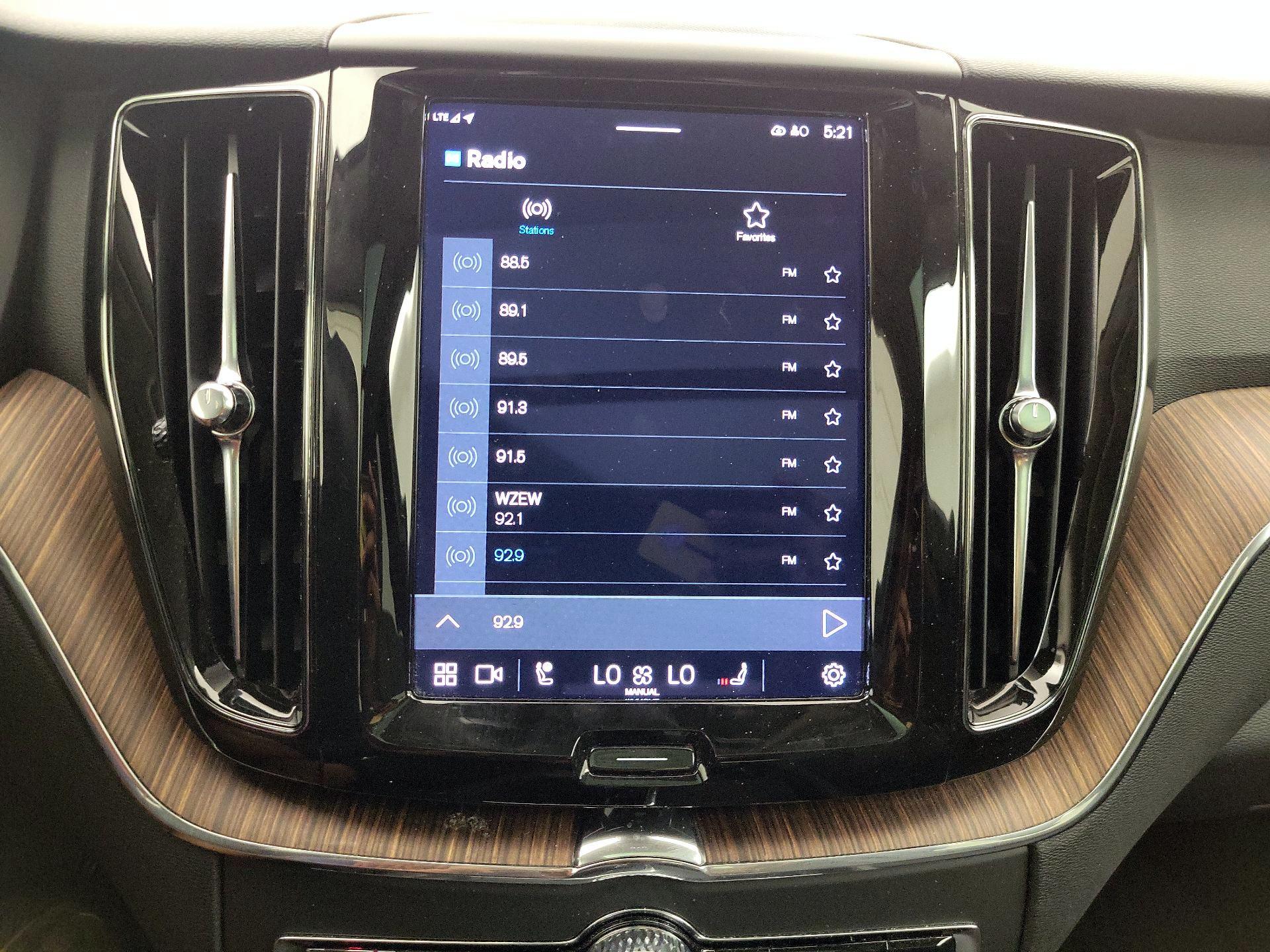 Thumbnail: 2022 Volvo XC60 - 15