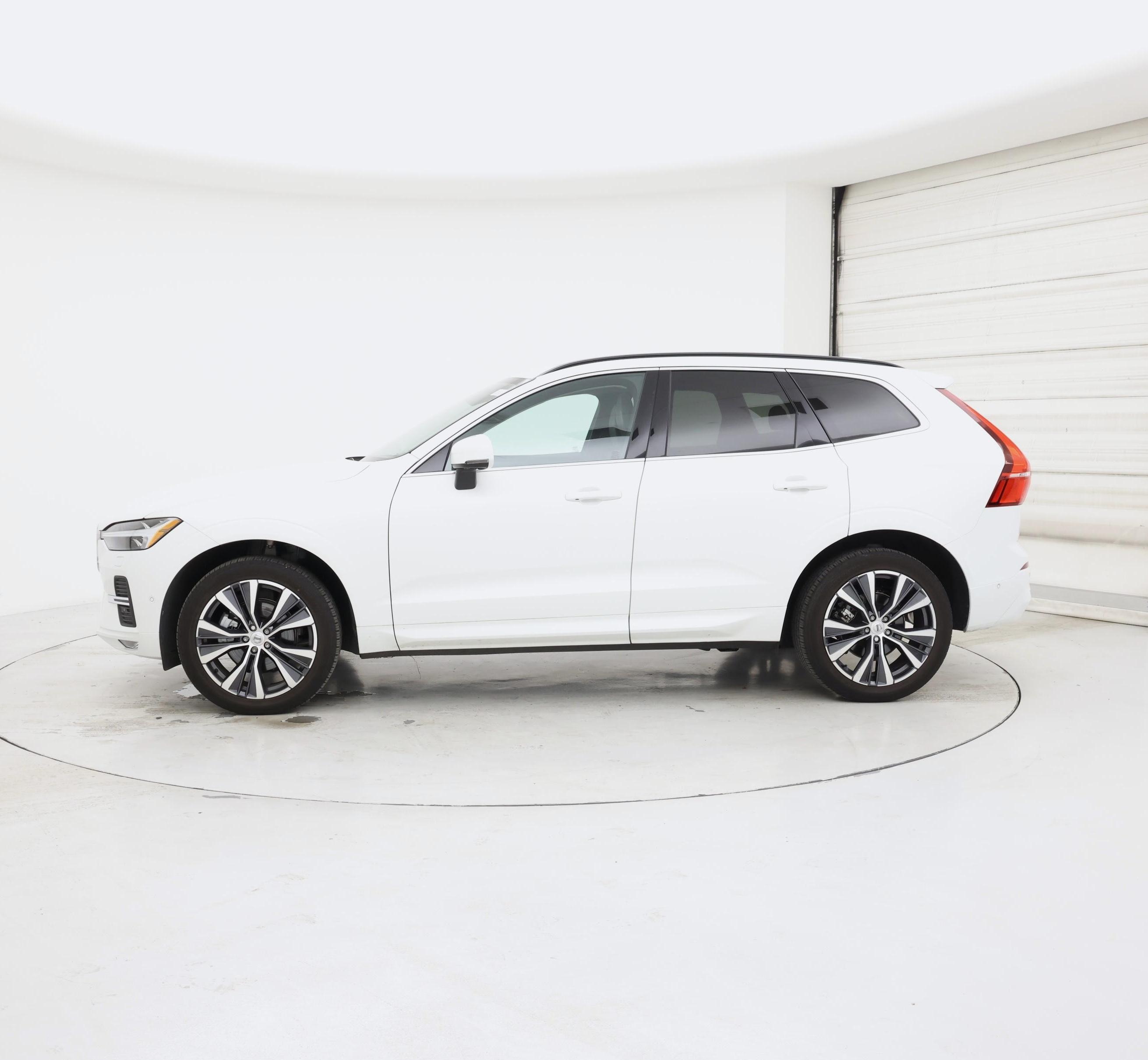 Thumbnail: 2022 Volvo XC60 - 3