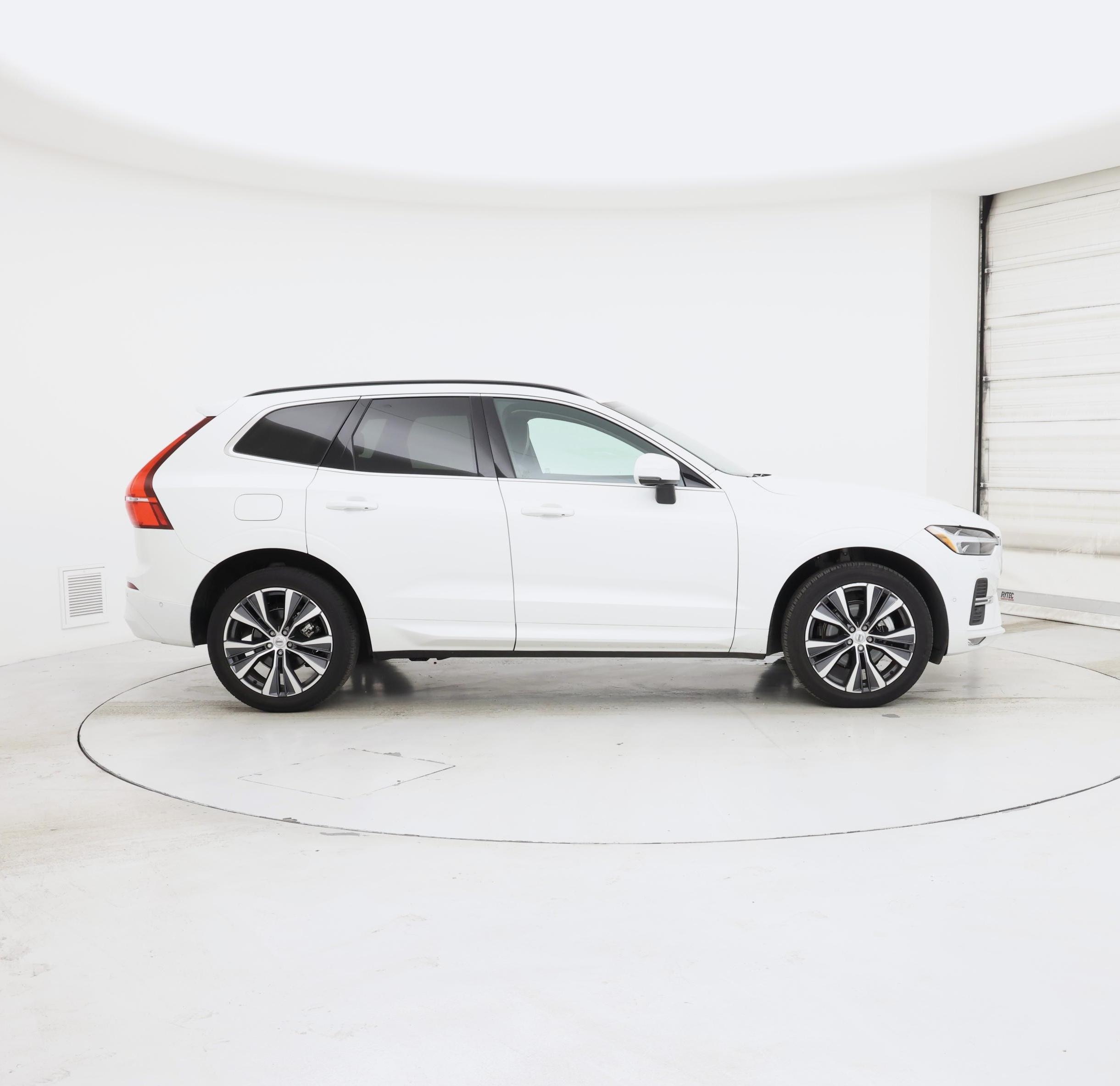 Thumbnail: 2022 Volvo XC60 - 7