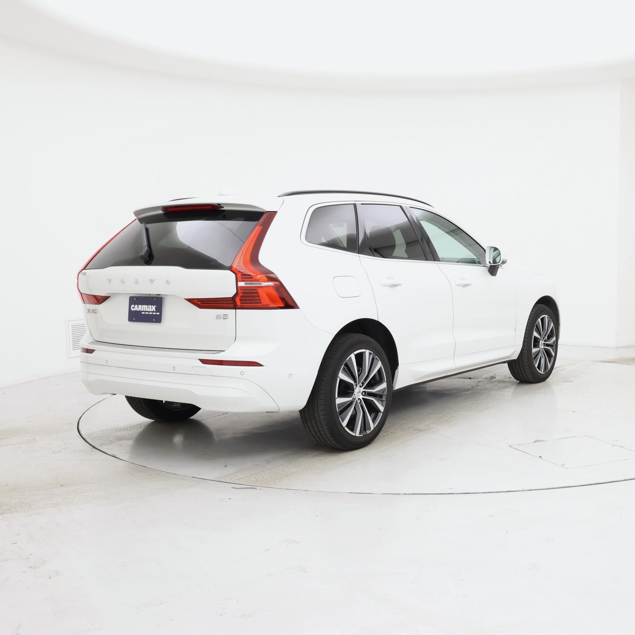Thumbnail: 2022 Volvo XC60 - 8