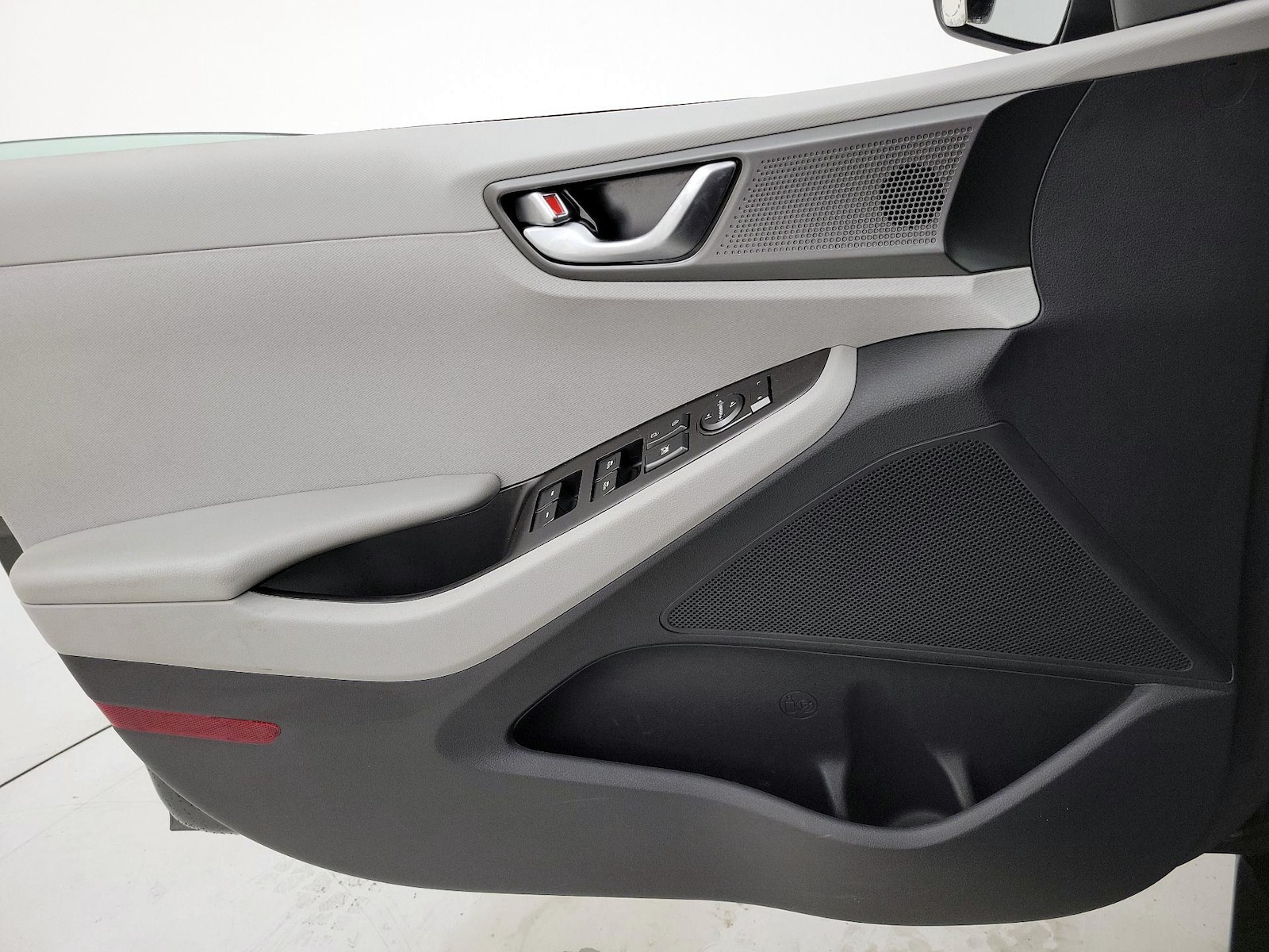 2020 Hyundai IONIQ SEL - Photo 13