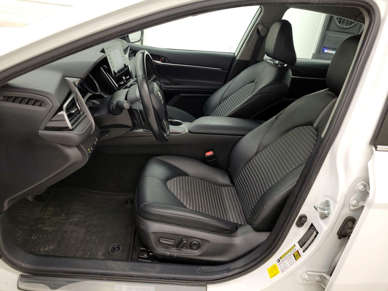 2021 Toyota Camry SE - Photo 12