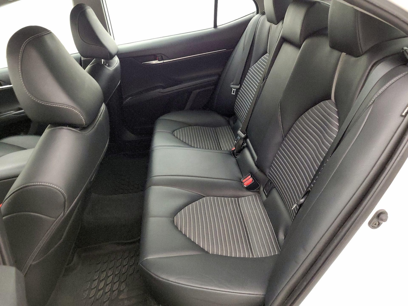 2021 Toyota Camry SE - Photo 20