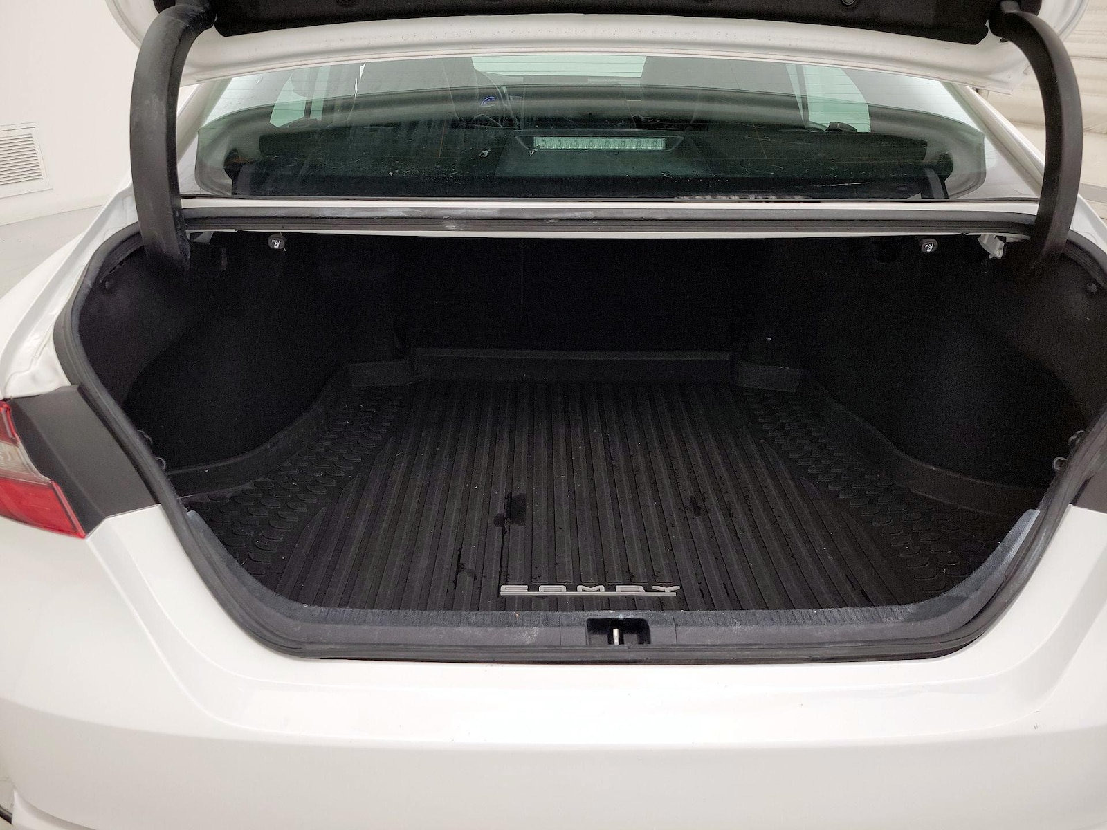 2021 Toyota Camry SE - Photo 21