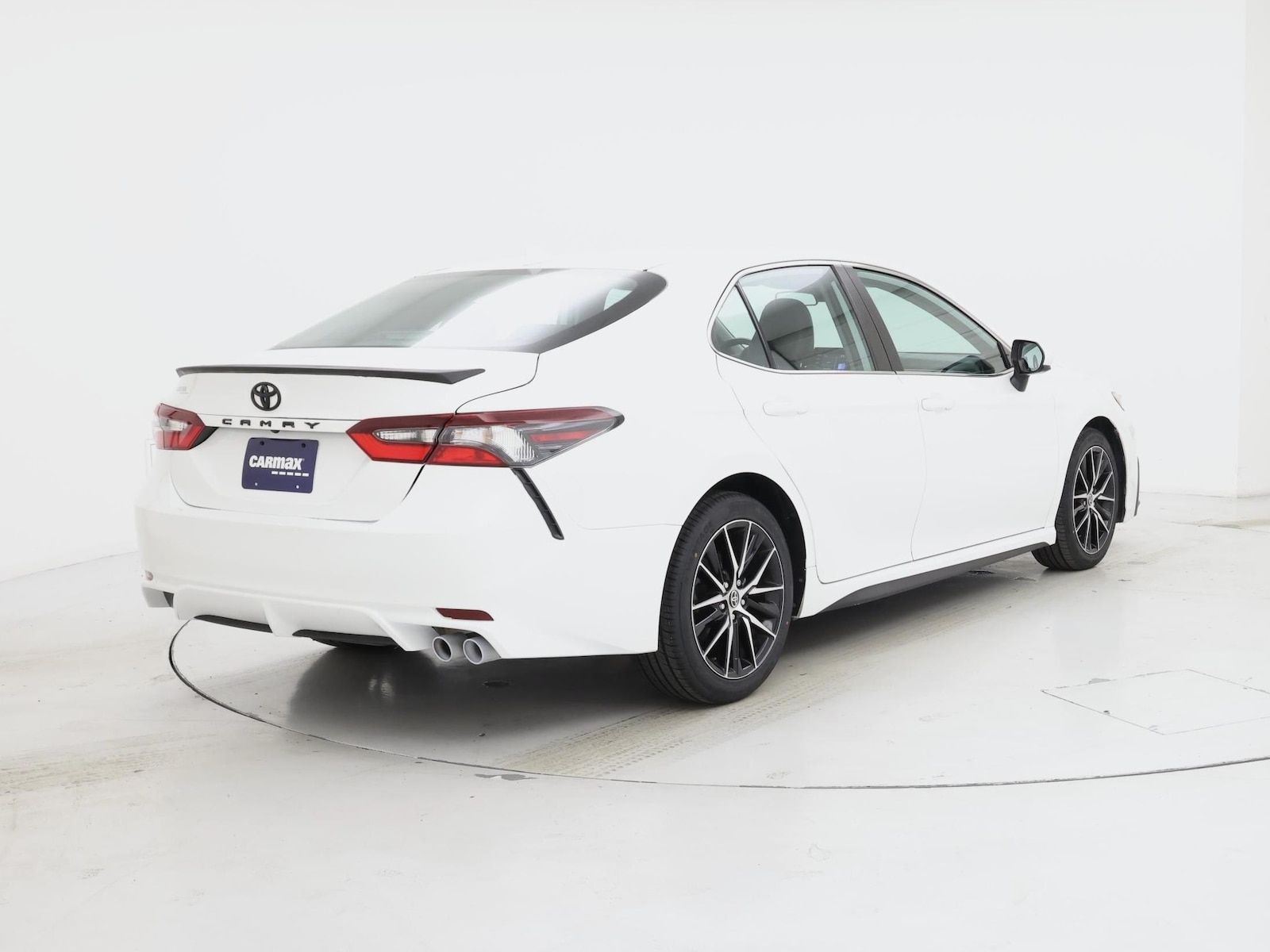 2021 Toyota Camry SE - Photo 9