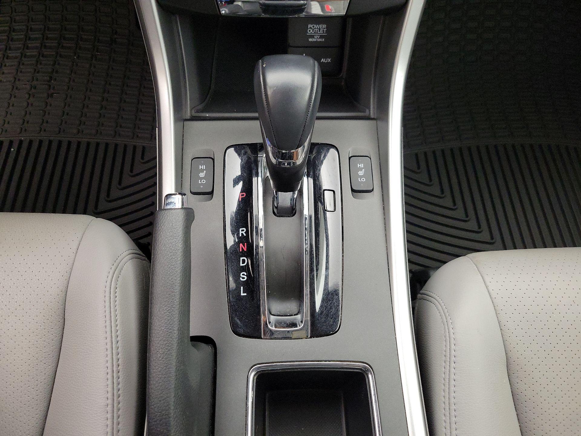 Thumbnail: 2015 Honda Accord - 17