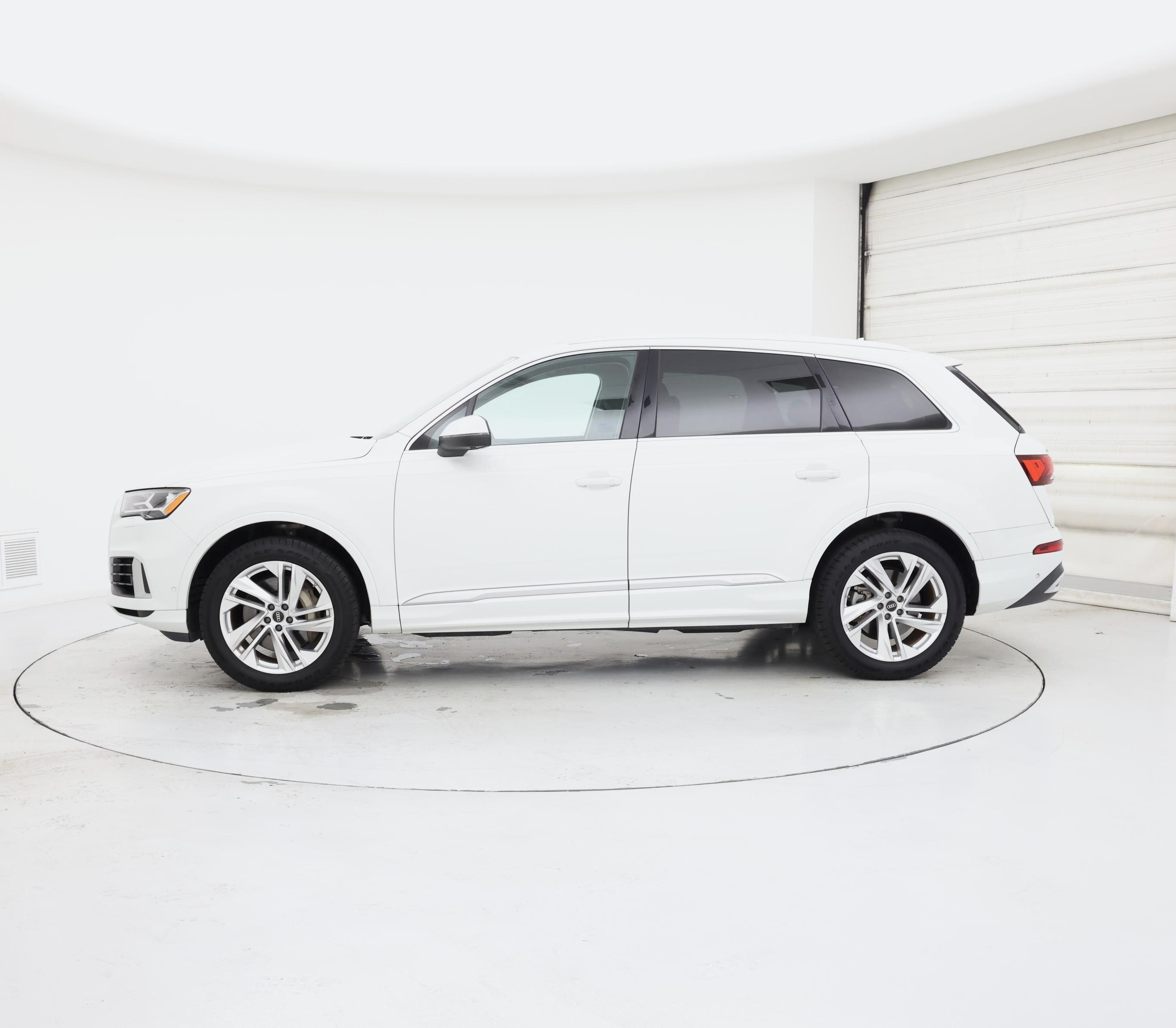 Thumbnail: 2023 Audi Q7 - 3
