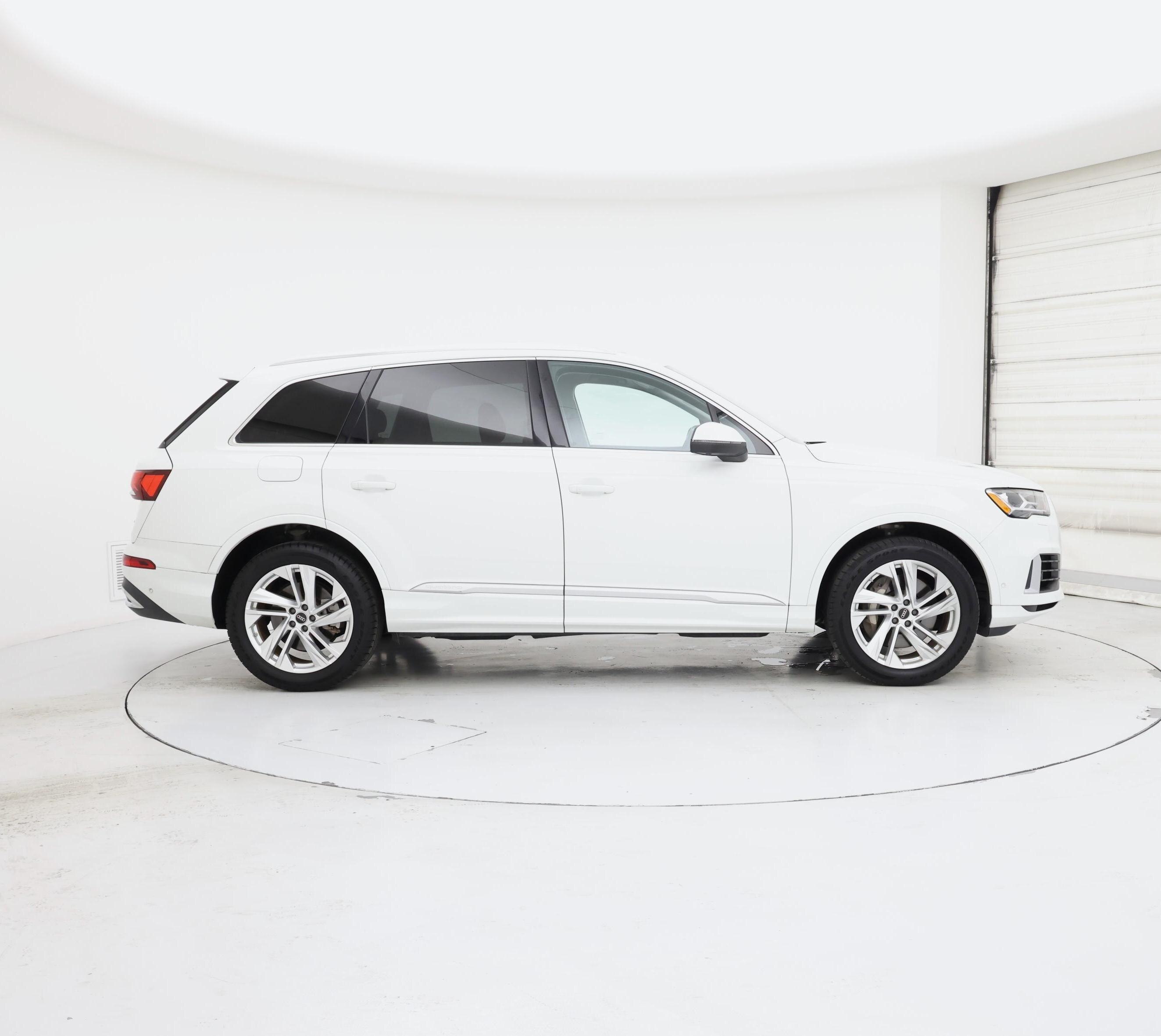 Thumbnail: 2023 Audi Q7 - 7