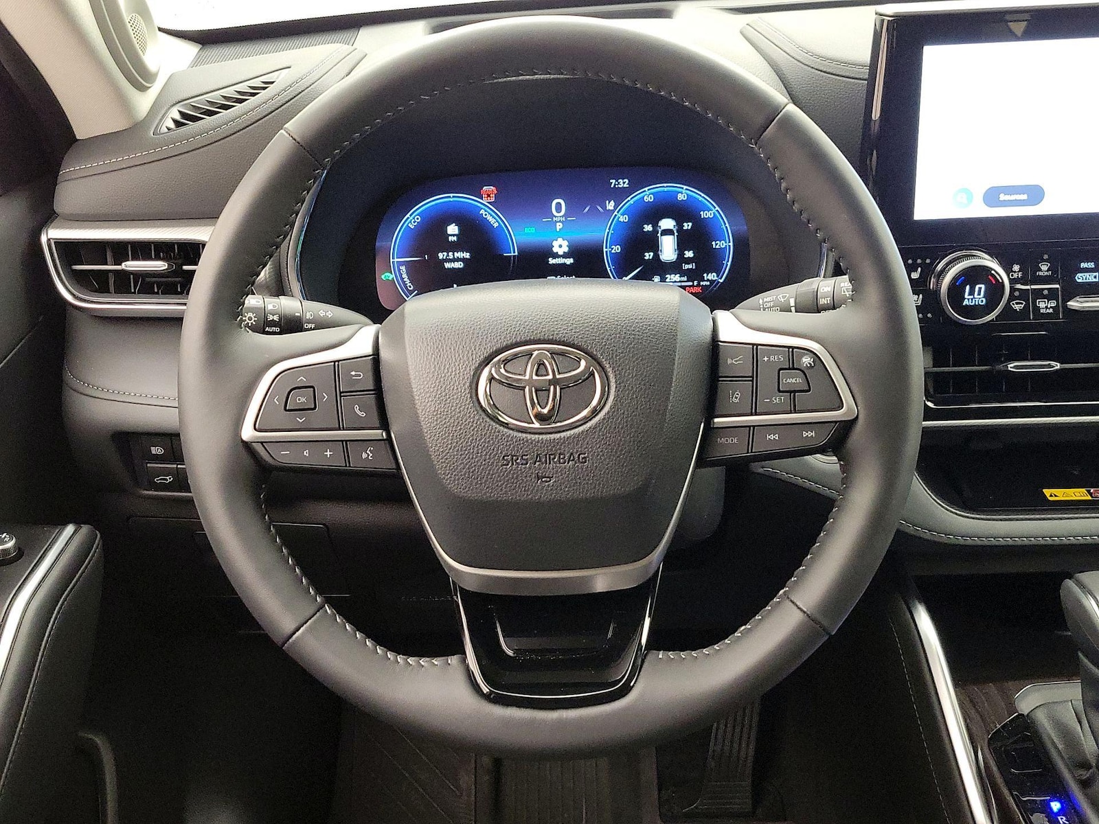 2025 Toyota Highlander Platinum - Photo 11