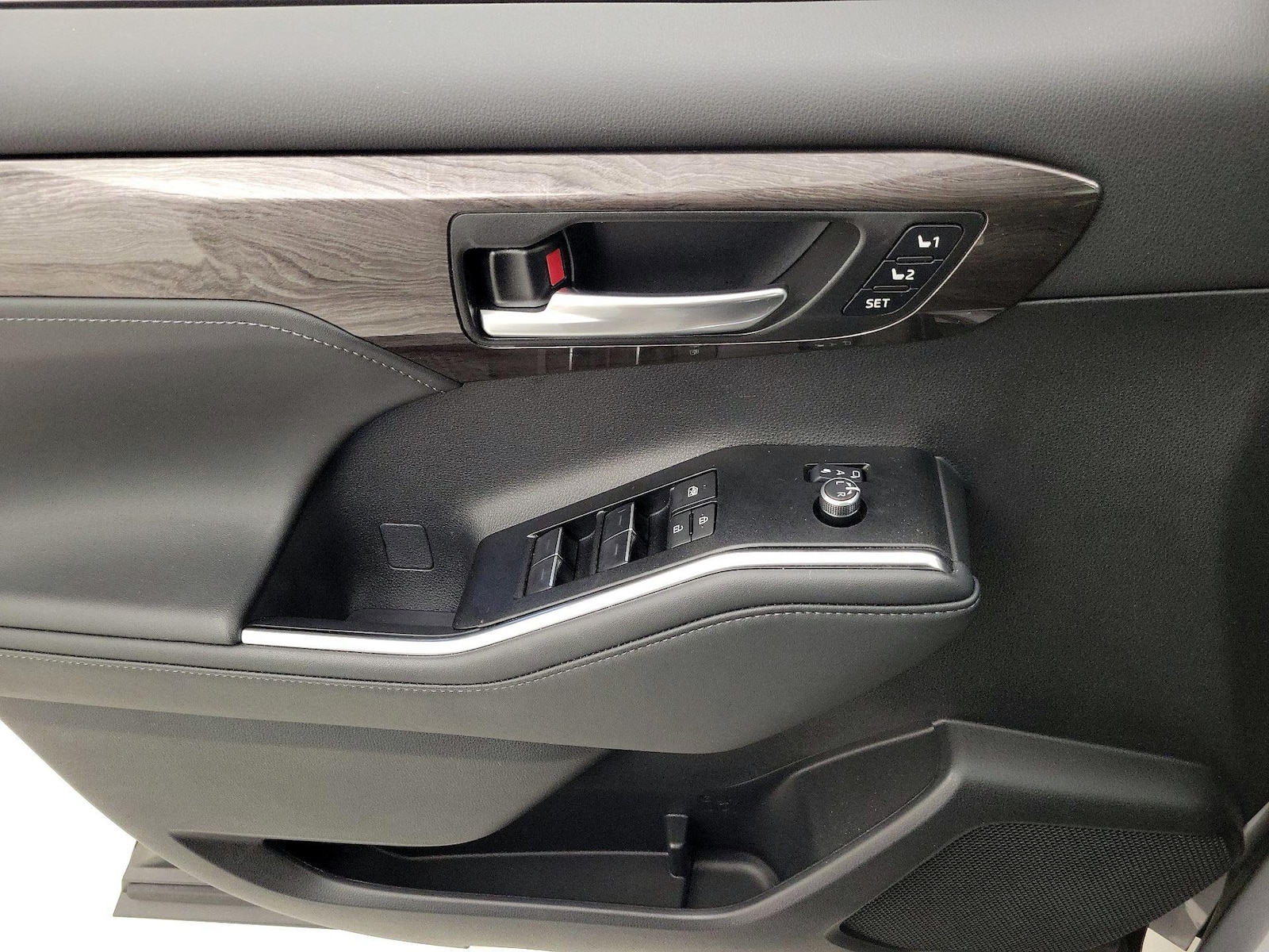 2025 Toyota Highlander Platinum - Photo 13