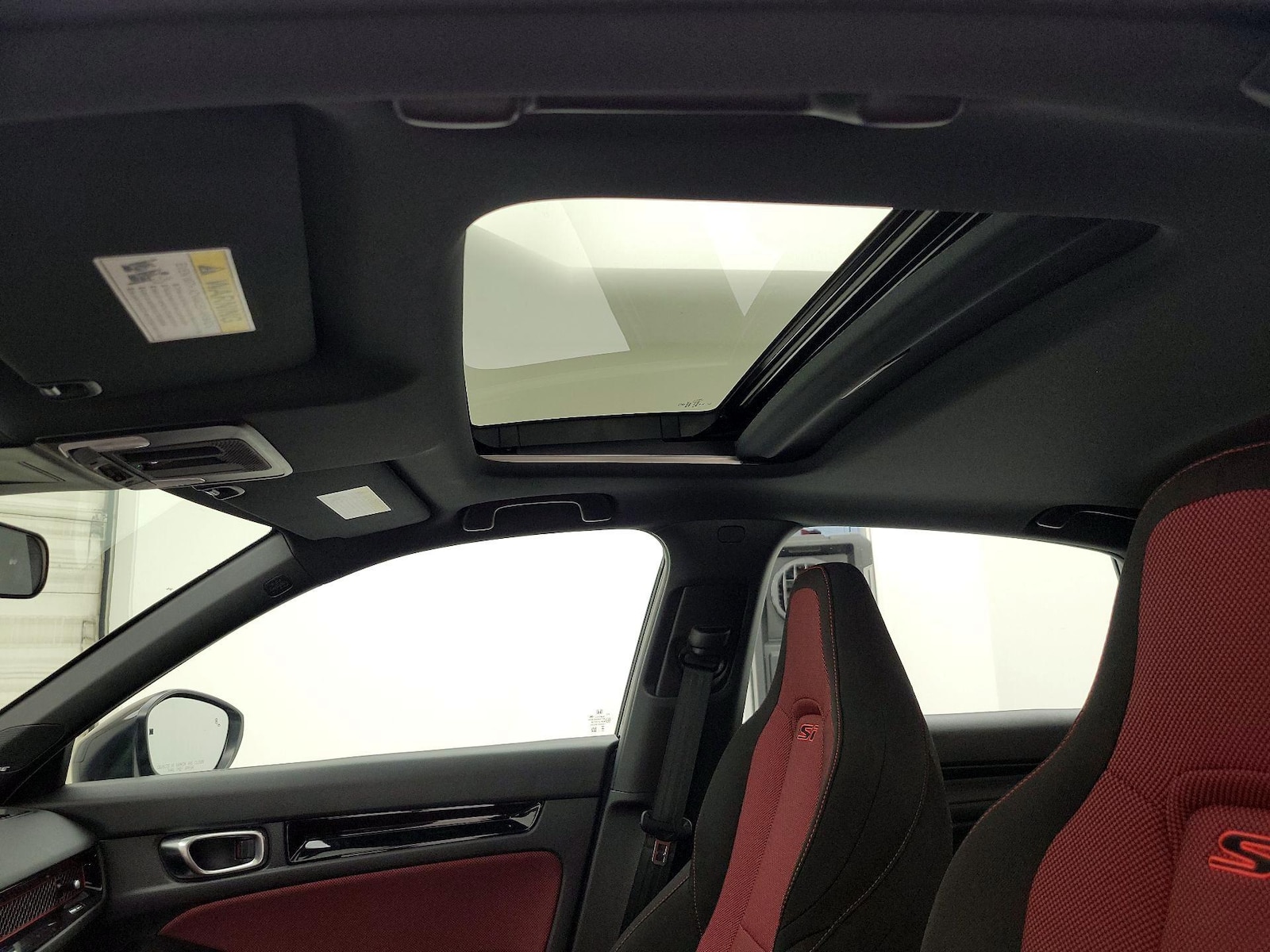 Sunroof(s) & Overhead Airbags
