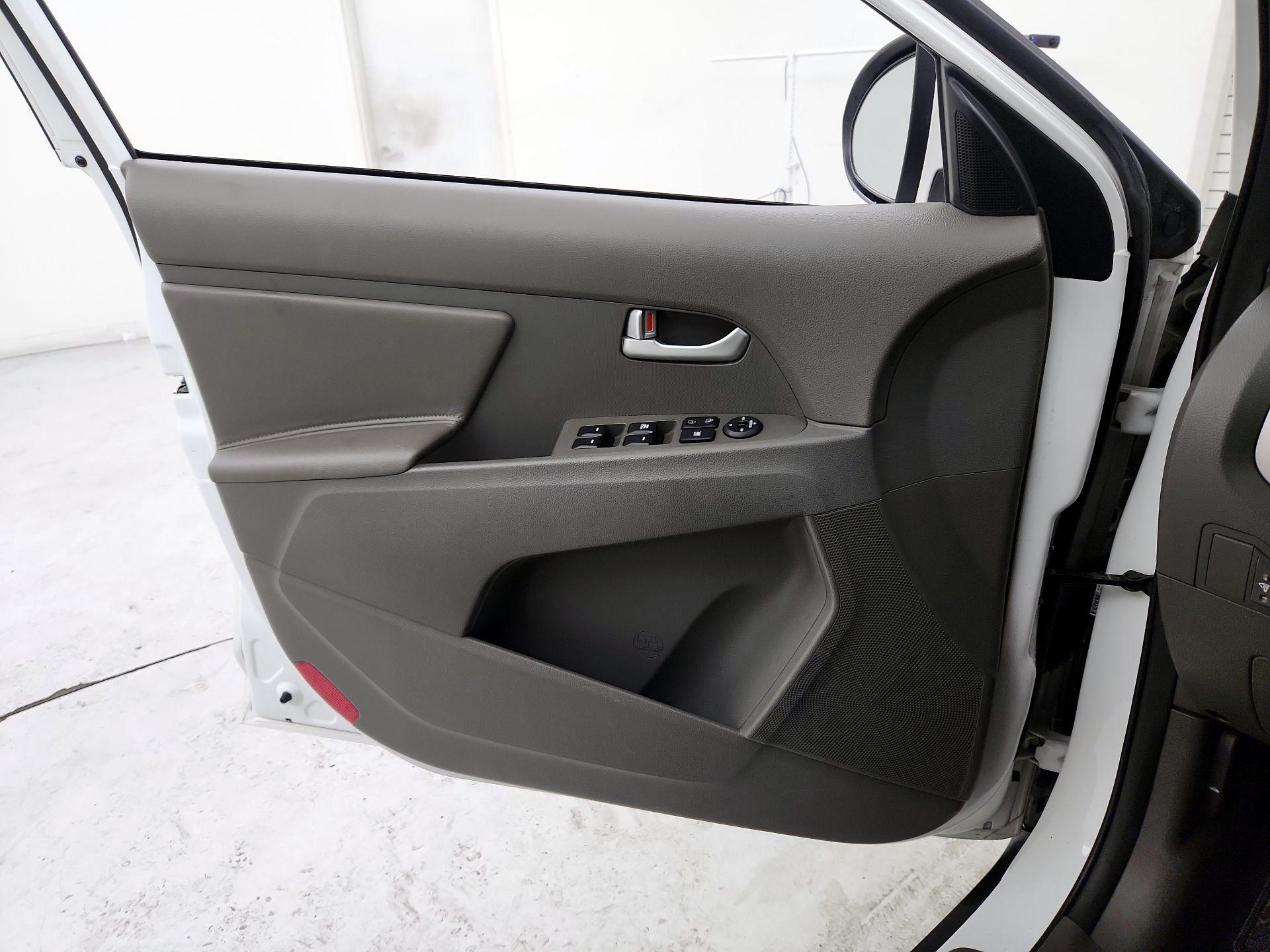 Thumbnail: 2016 Kia Sportage - 12