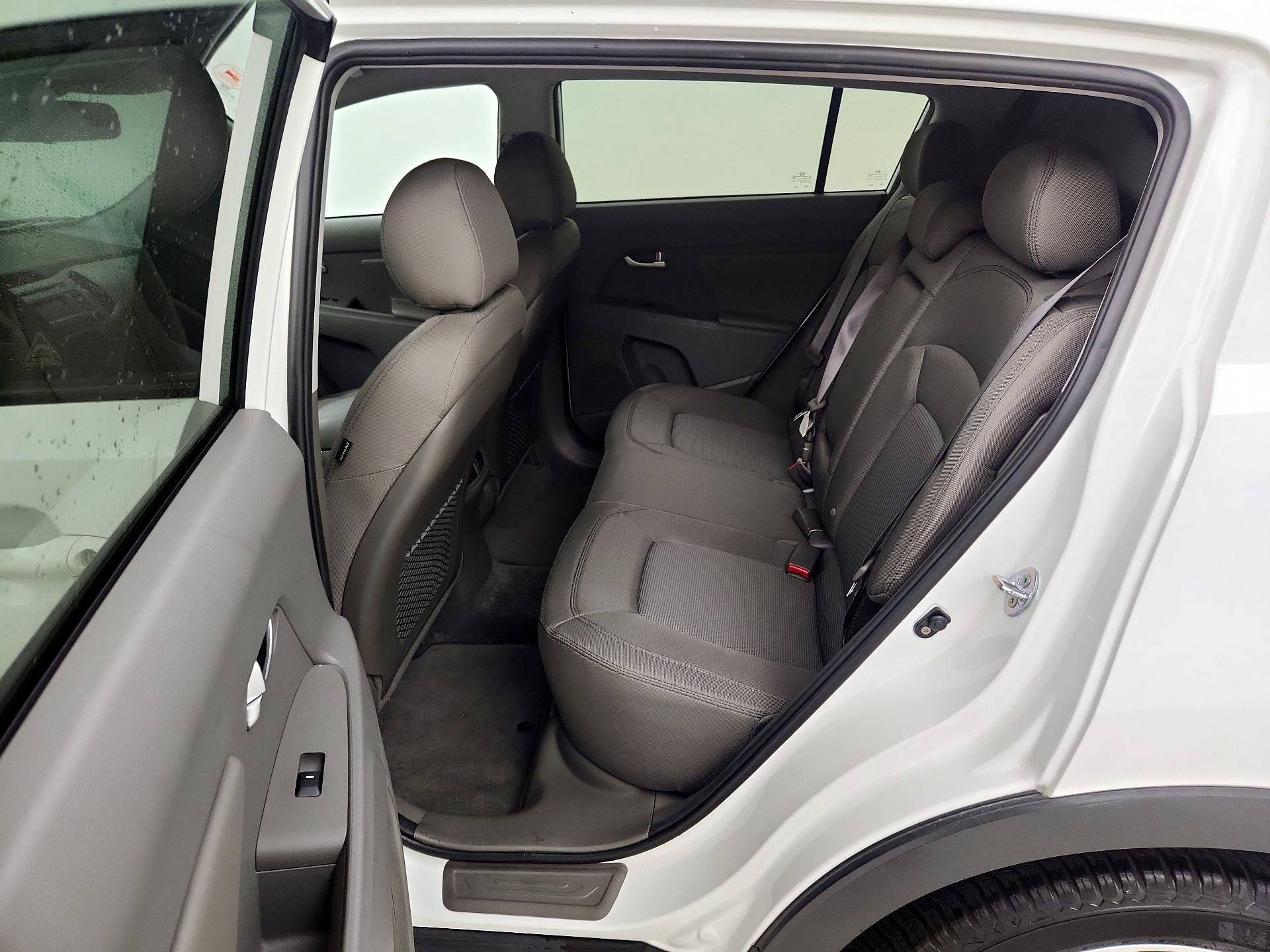 Thumbnail: 2016 Kia Sportage - 18