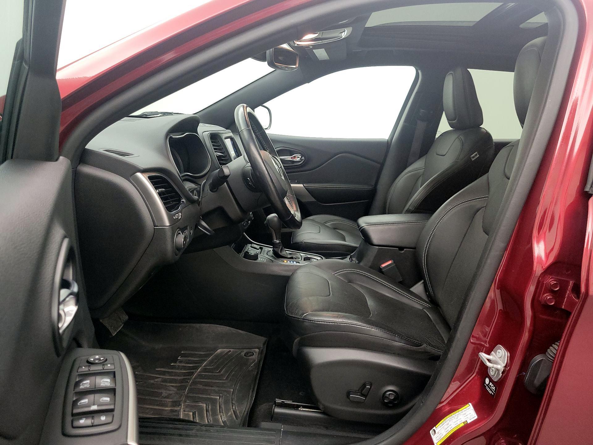 Thumbnail: 2021 Jeep Cherokee - 11