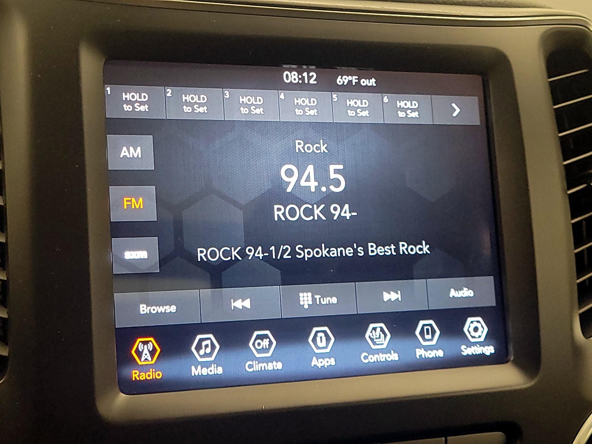 Thumbnail: 2021 Jeep Cherokee - 15