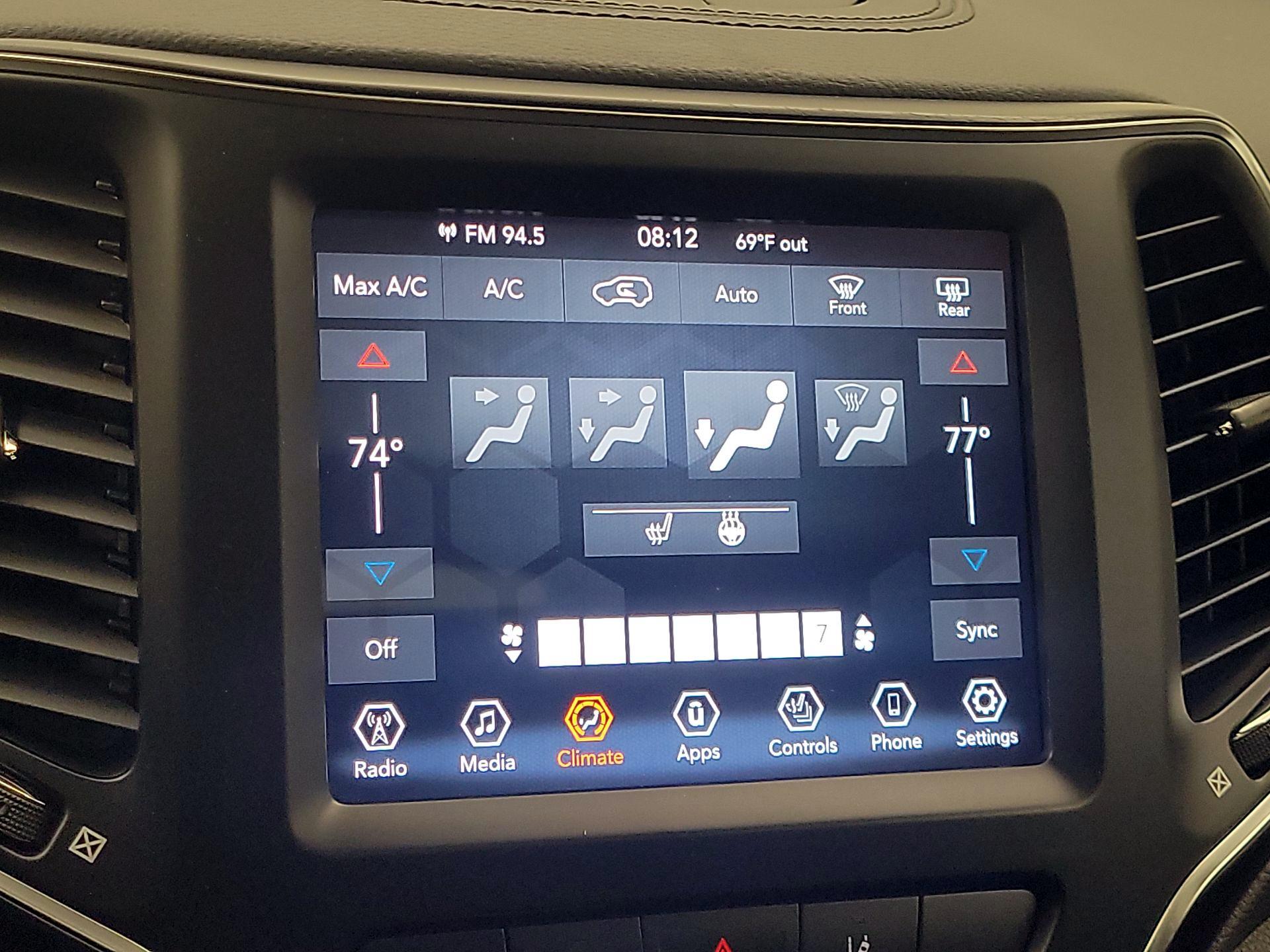 Thumbnail: 2021 Jeep Cherokee - 16