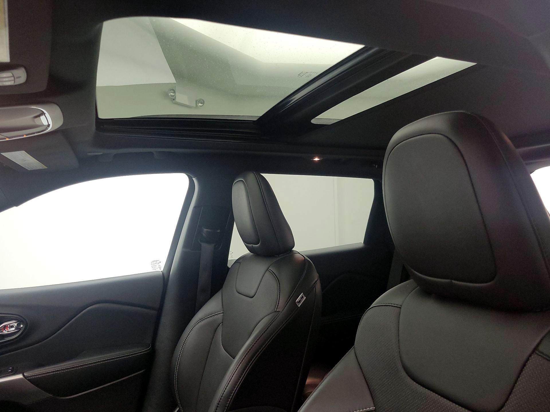 Thumbnail: 2021 Jeep Cherokee - 19