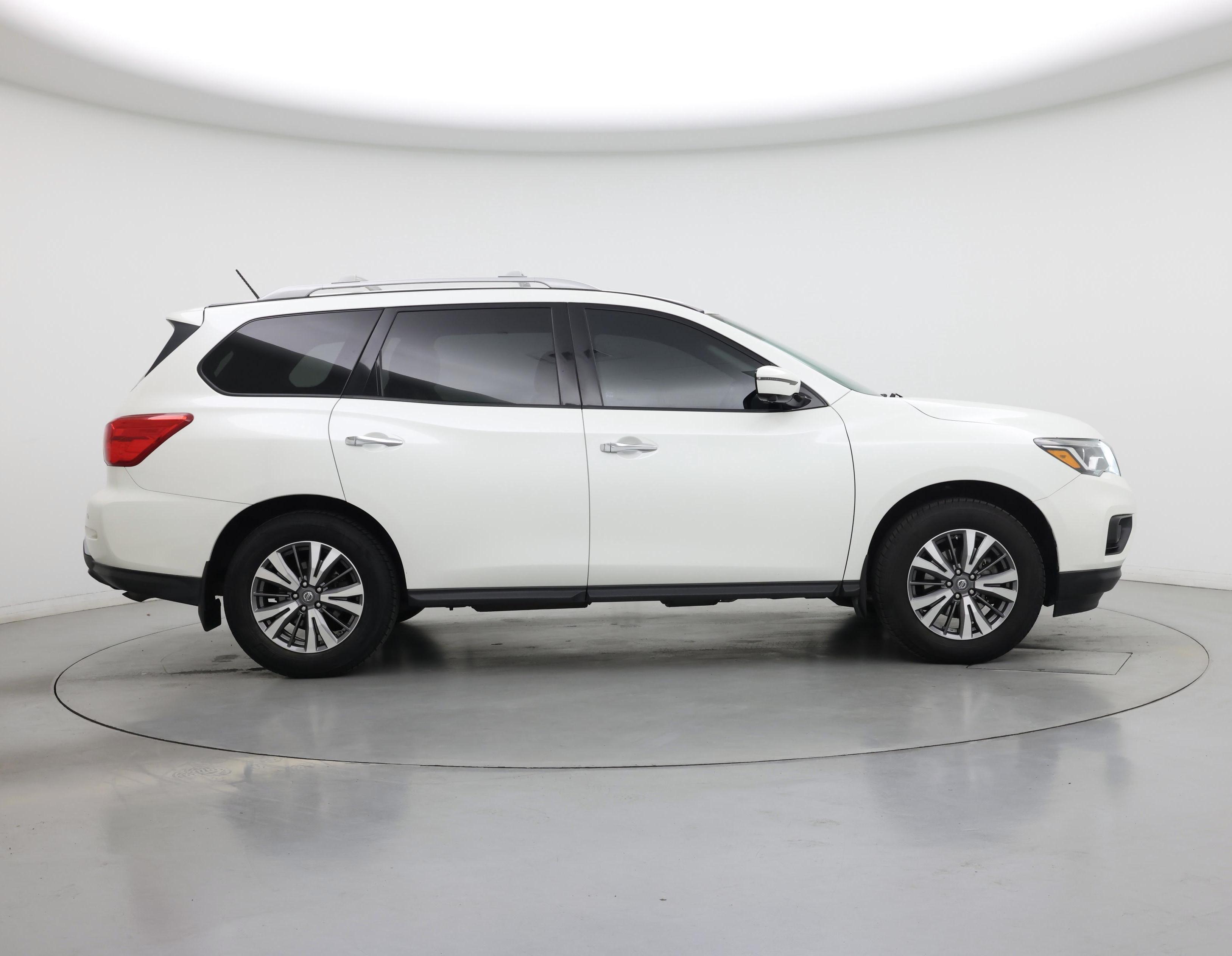 Thumbnail: 2017 Nissan Pathfinder - 7