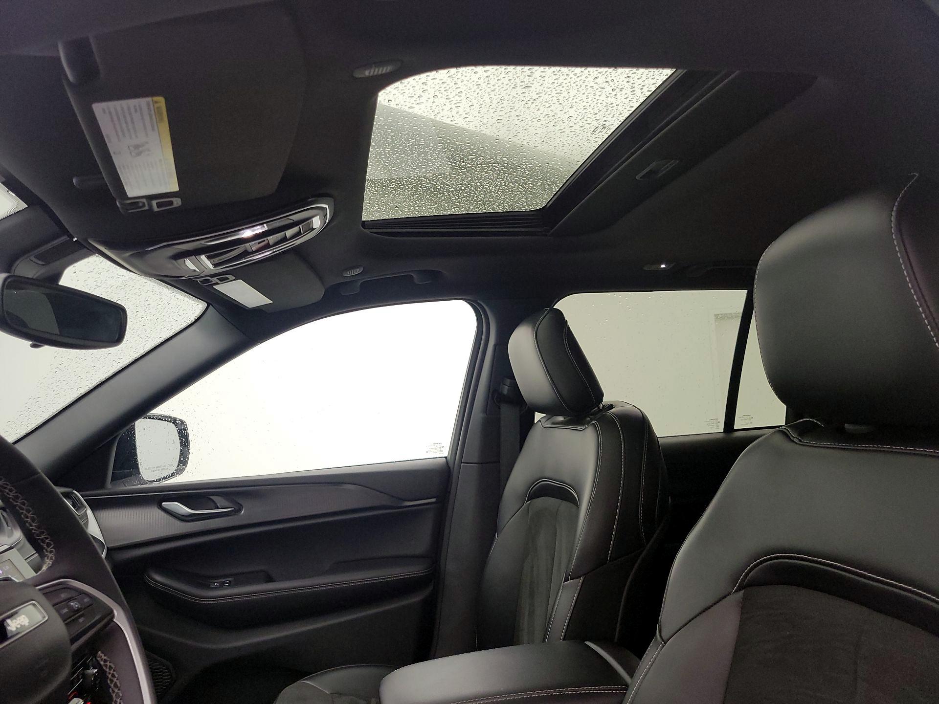 Thumbnail: 2024 Jeep Grand Cherokee - 19