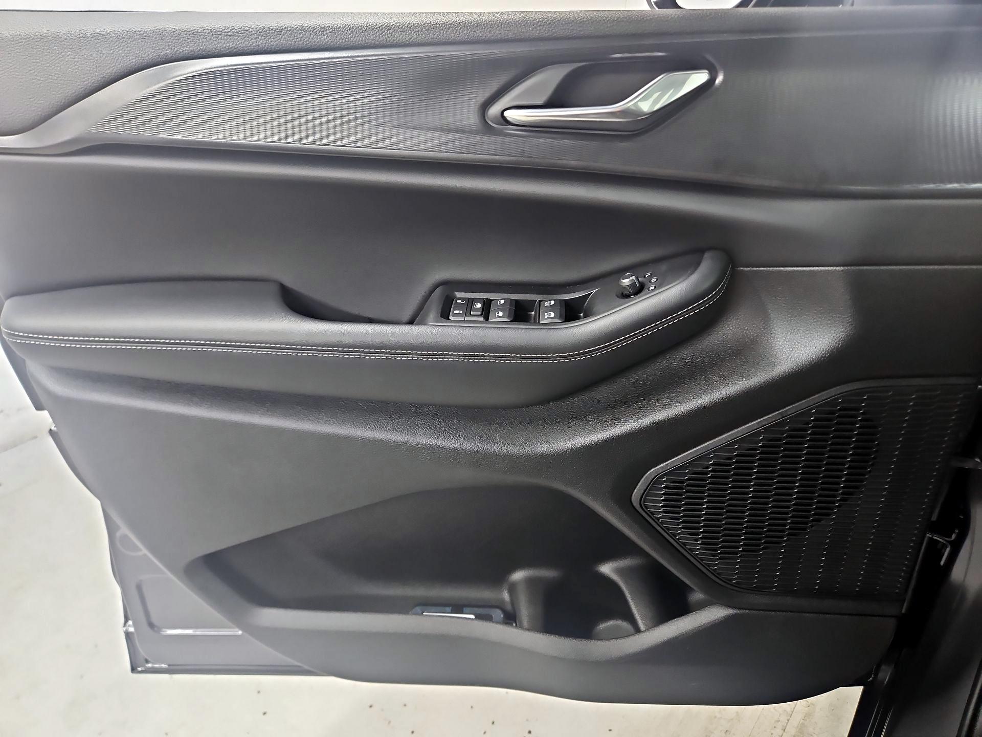 Thumbnail: 2025 Jeep Grand Cherokee - 12