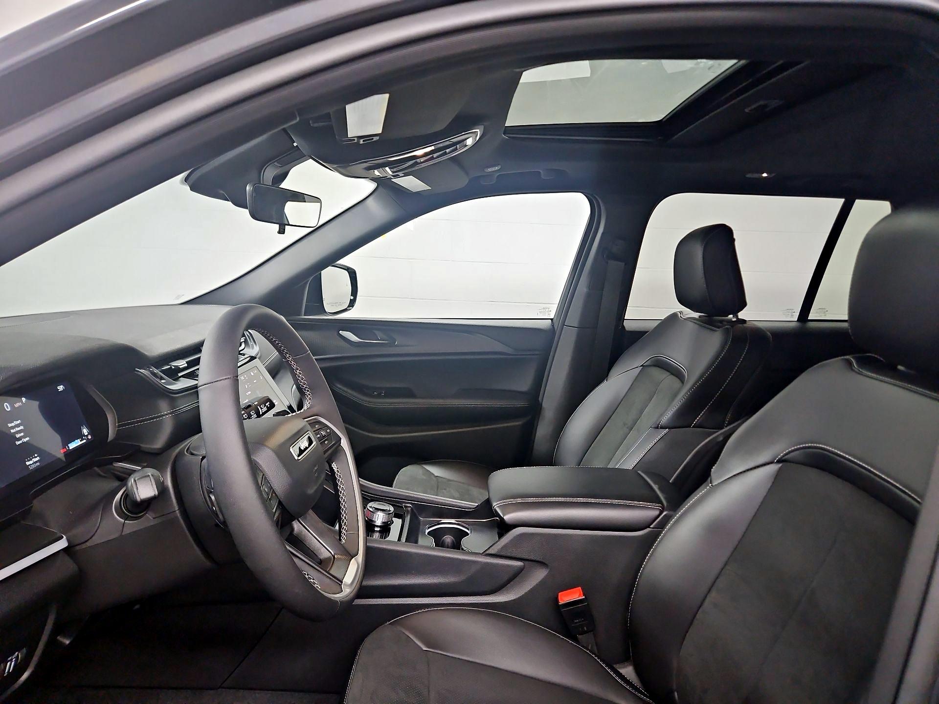 Thumbnail: 2025 Jeep Grand Cherokee - 19