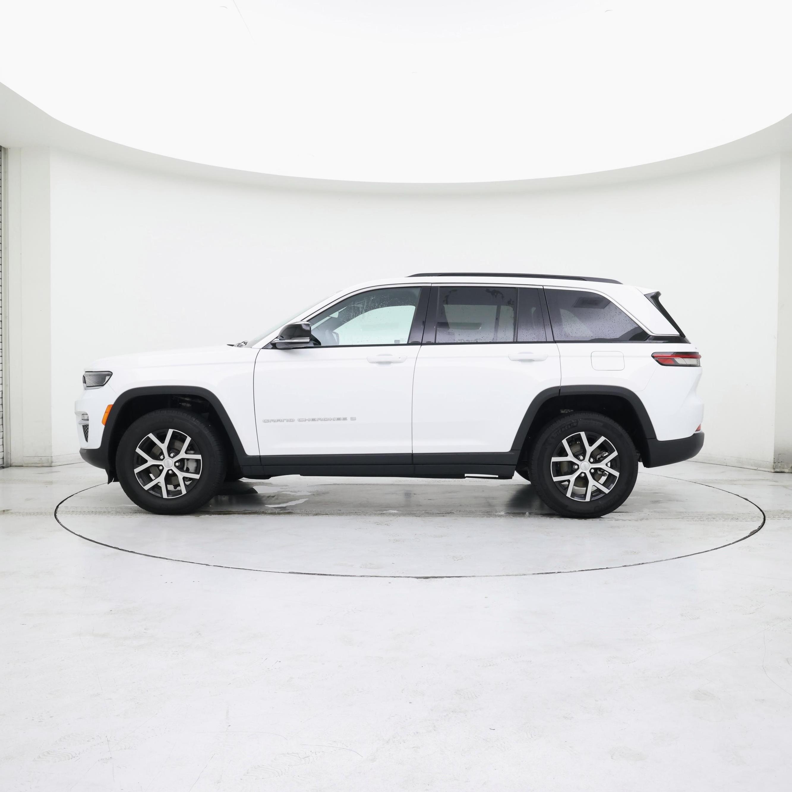 Thumbnail: 2025 Jeep Grand Cherokee - 3