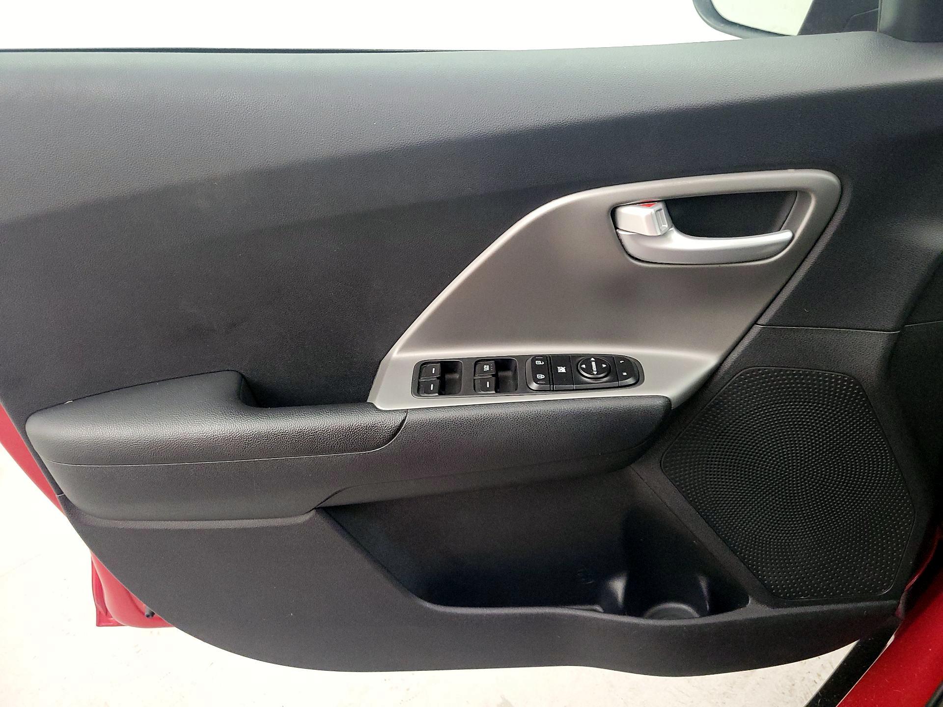 Thumbnail: 2019 Kia Niro - 12