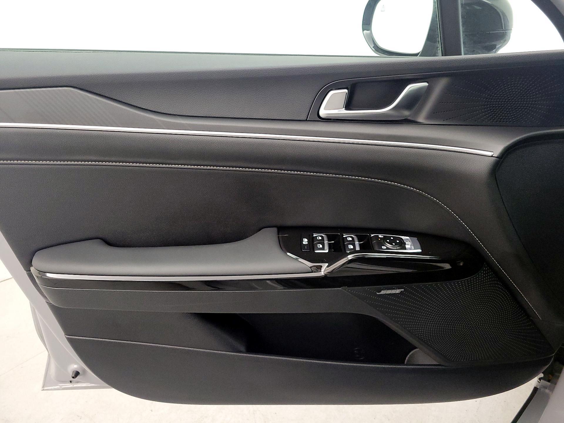 Thumbnail: 2025 Kia K5 - 12