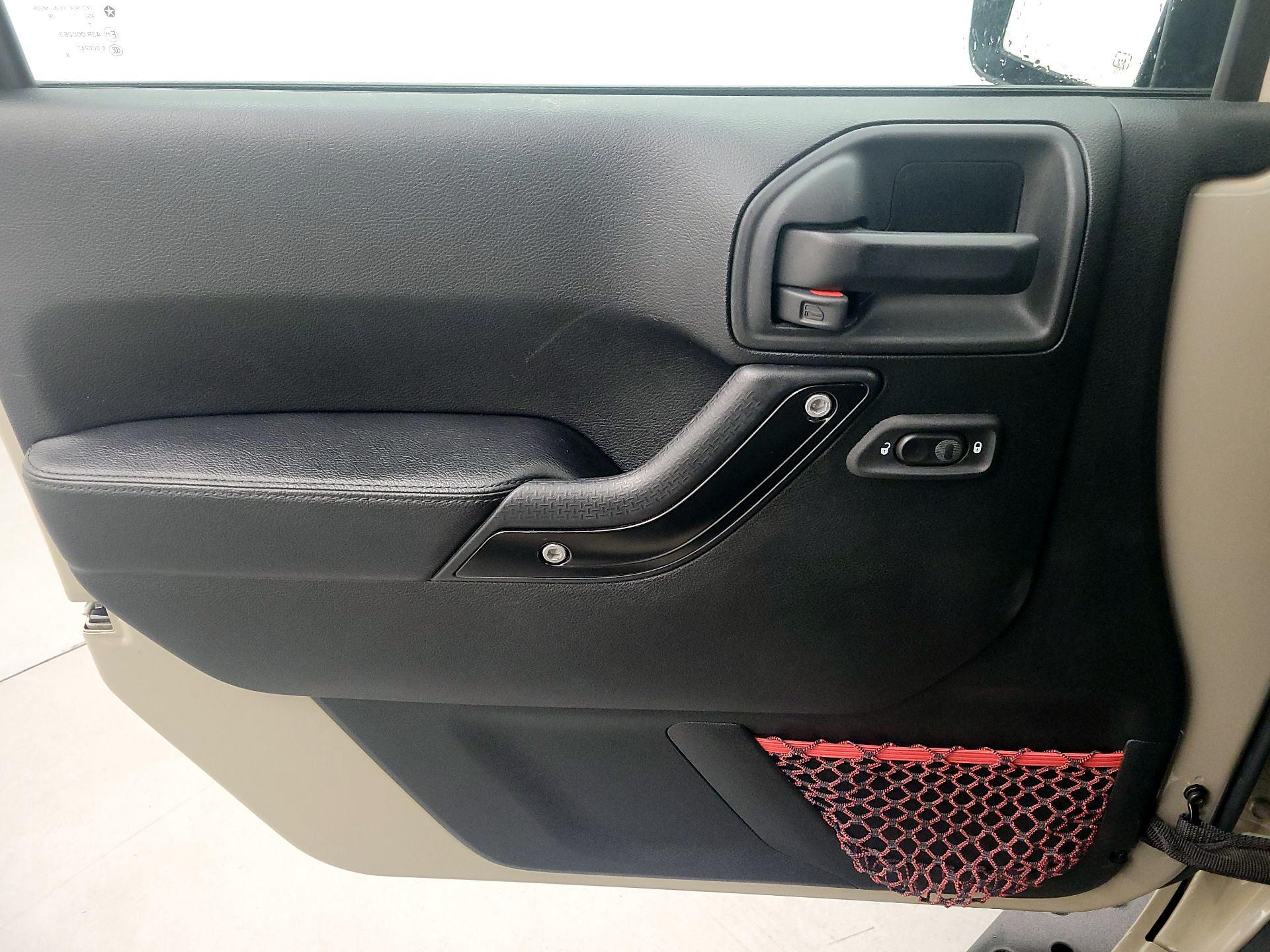 Thumbnail: 2017 Jeep Wrangler - 12