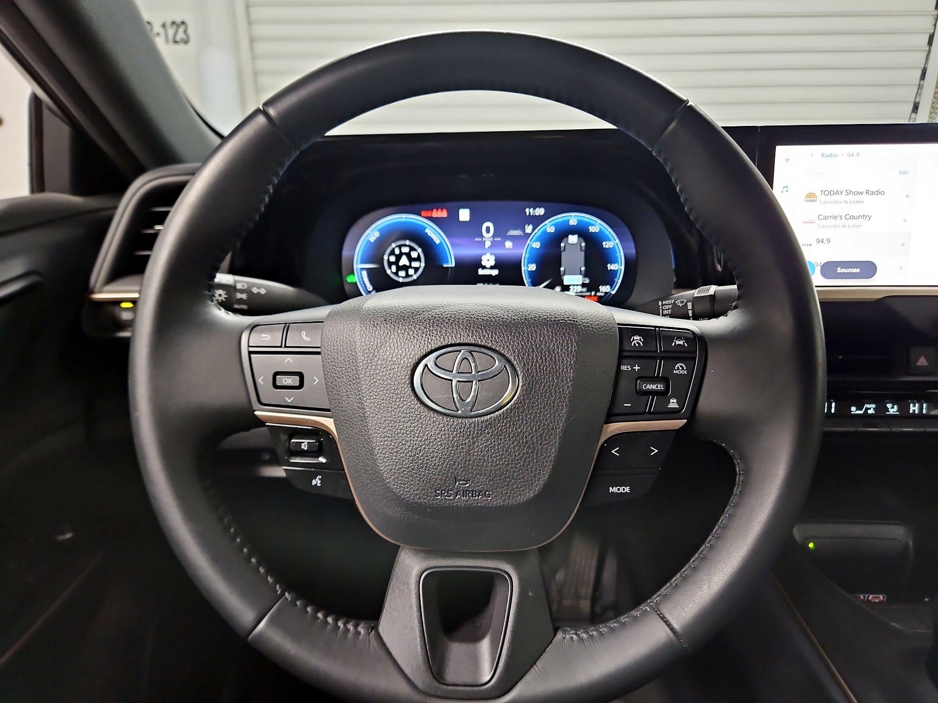 Thumbnail: 2023 Toyota Crown - 10