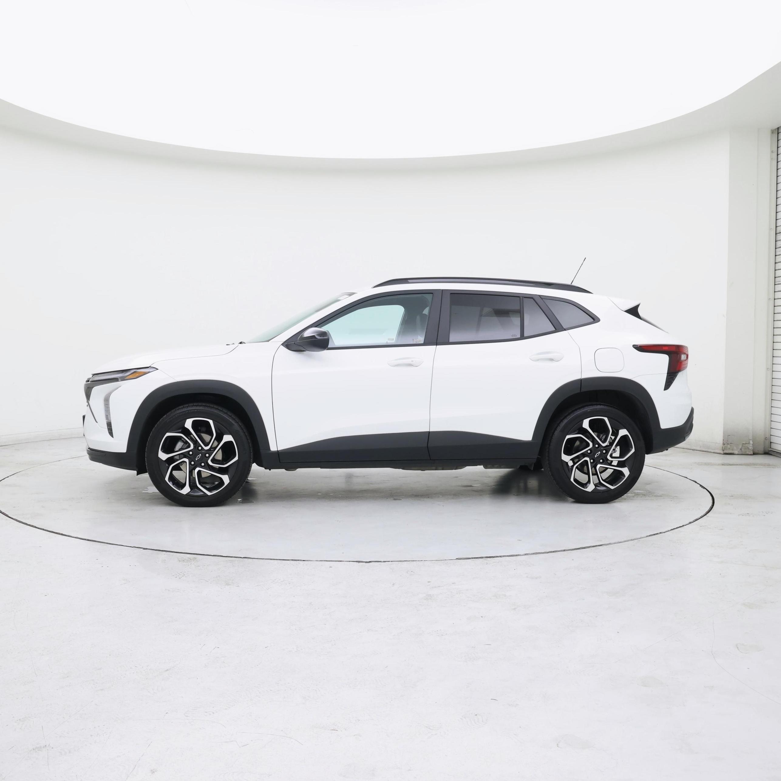Thumbnail: 2024 Chevrolet Trax - 3