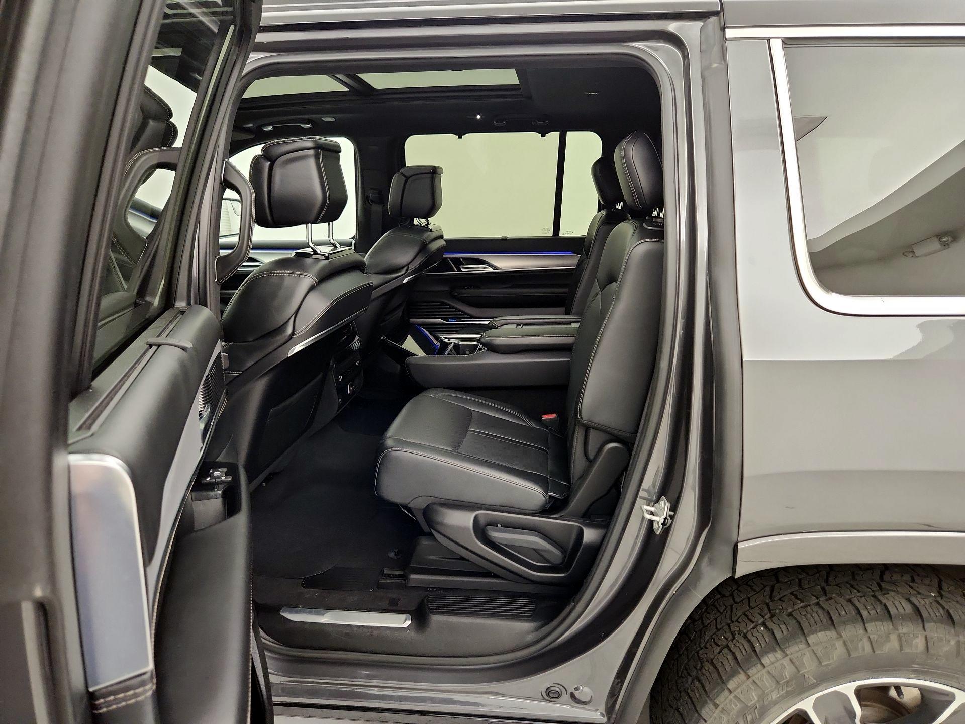 Thumbnail: 2022 Jeep Grand Wagoneer - 20