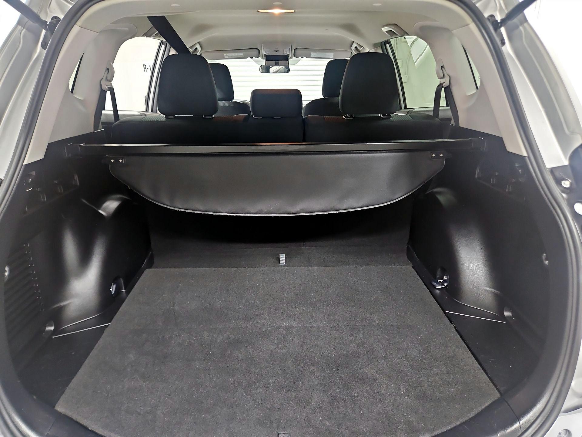Thumbnail: 2017 Toyota RAV4 - 20