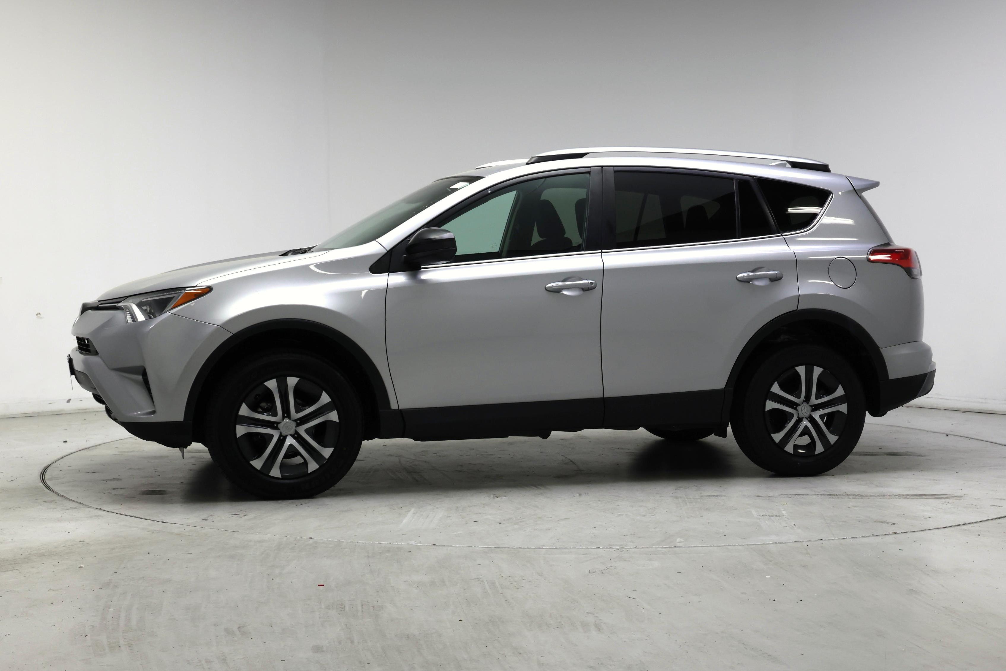 Thumbnail: 2017 Toyota RAV4 - 3