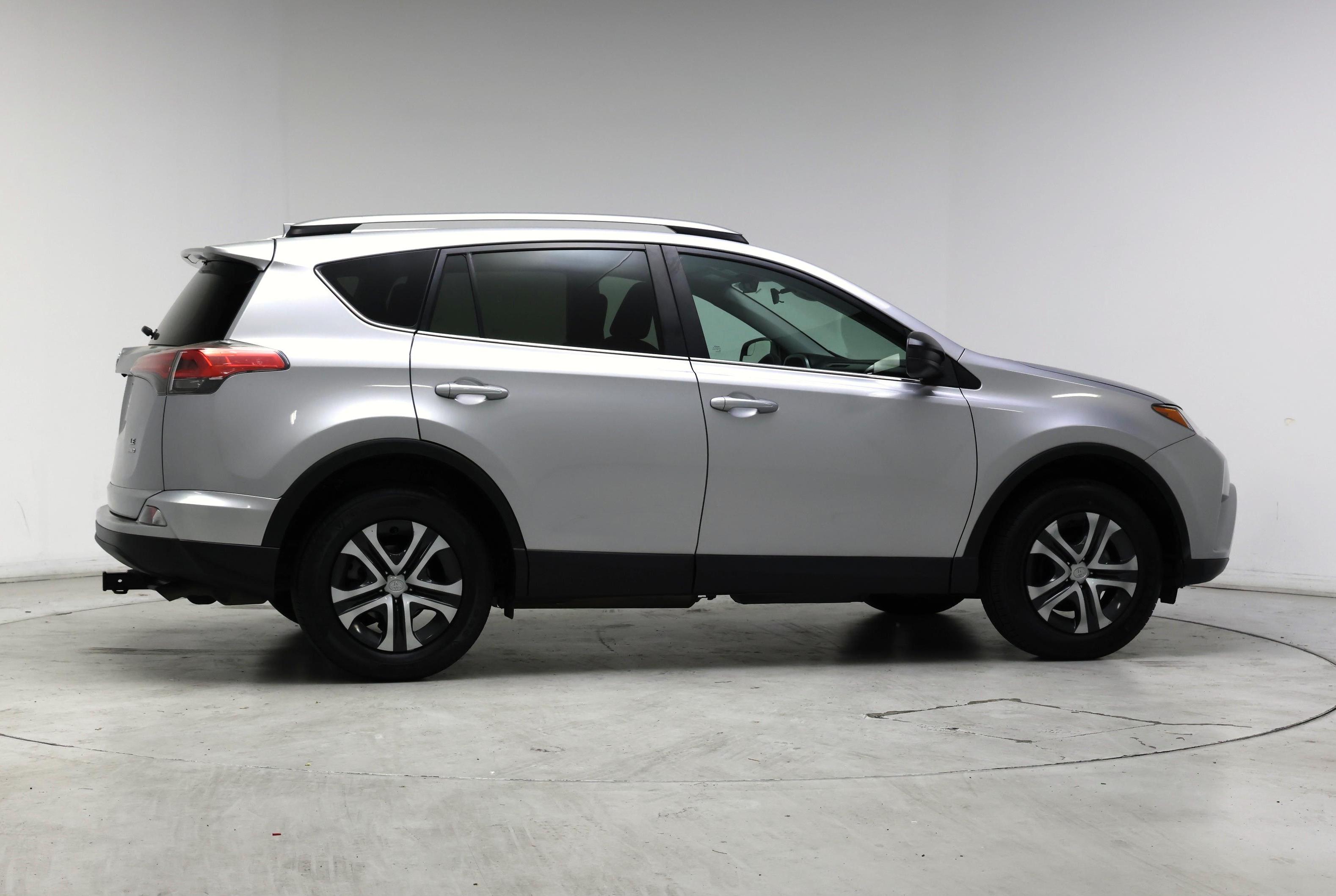 Thumbnail: 2017 Toyota RAV4 - 7