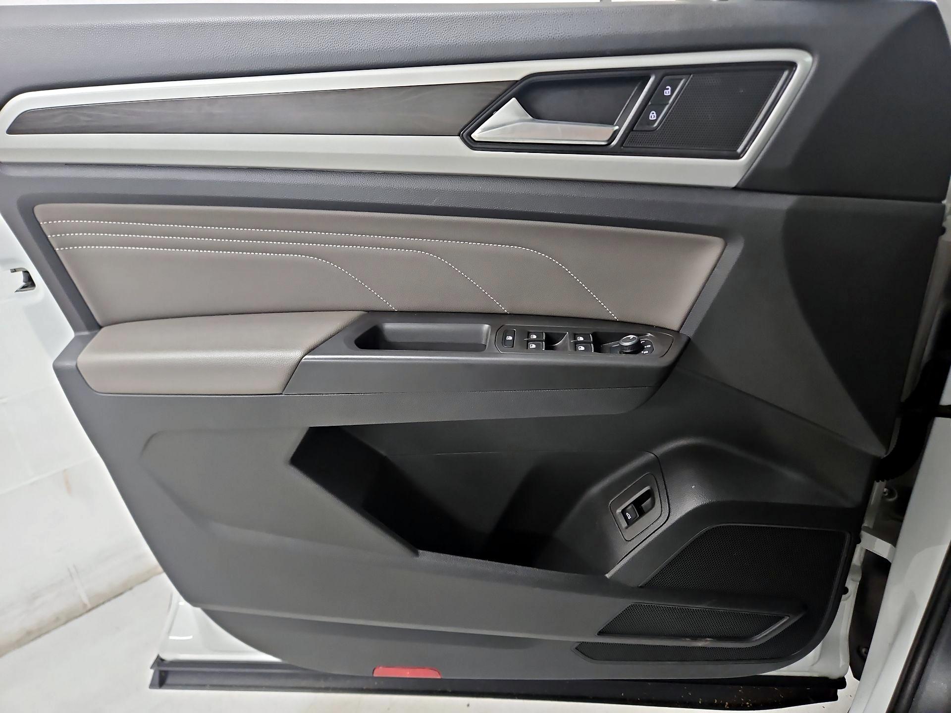 Thumbnail: 2023 Volkswagen Atlas - 12