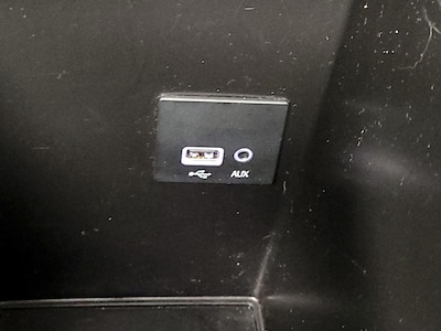 USB/AUX Ports